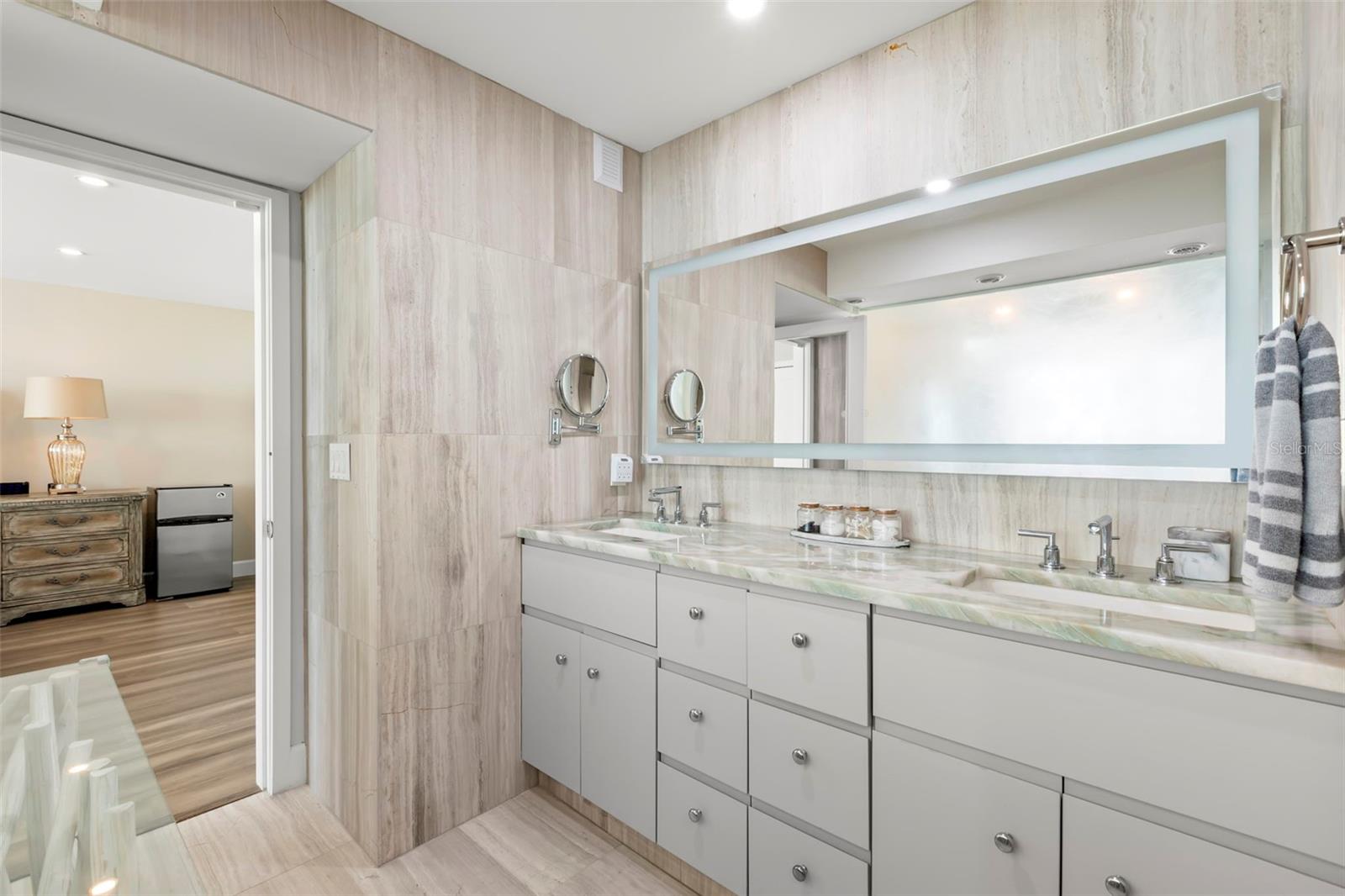 440 S GULFVIEW BLVD #1701, CLEARWATER BEACH, FL, 33767