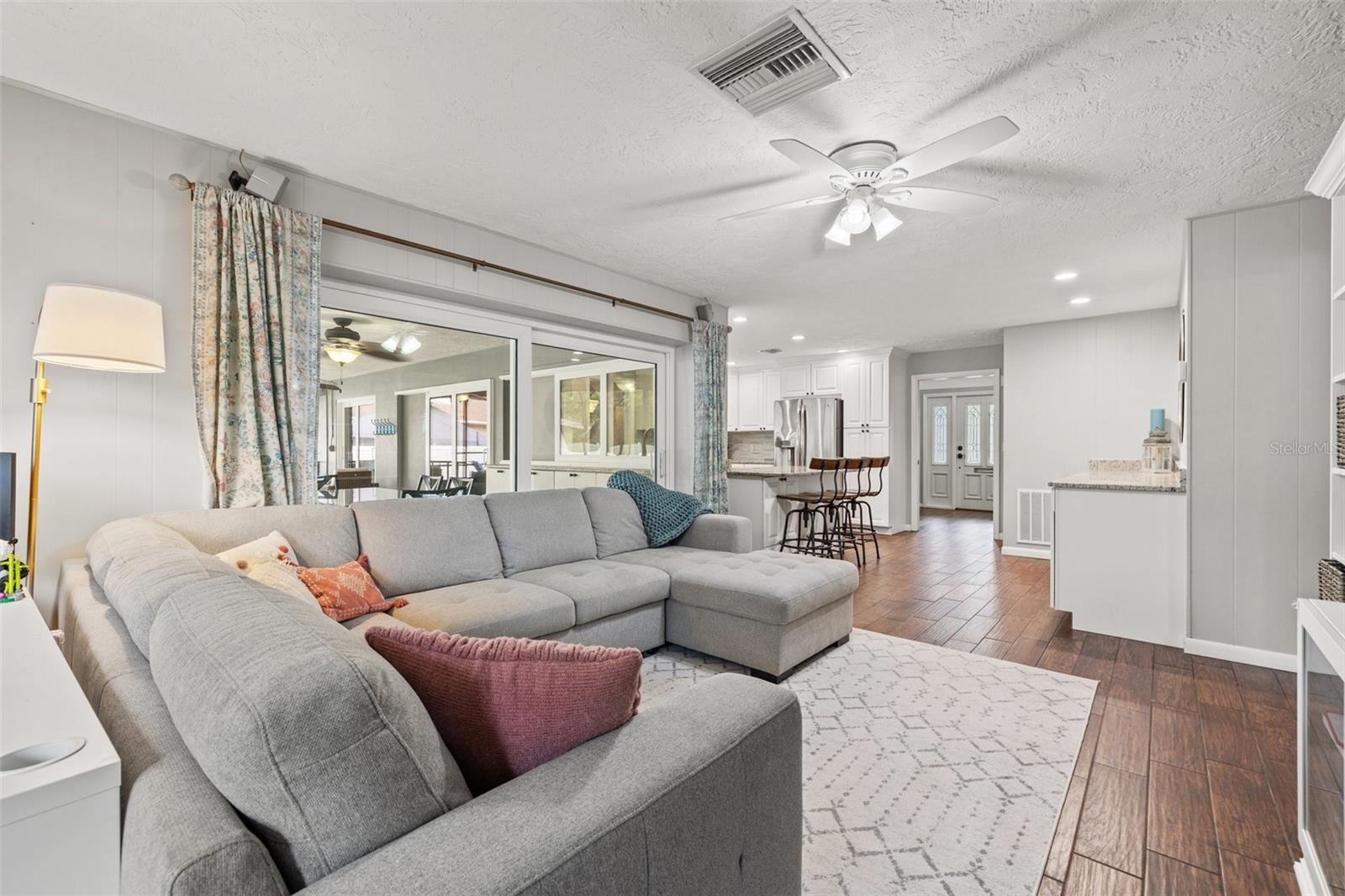 1433 74TH CIR NE, ST PETERSBURG, FL, 33702