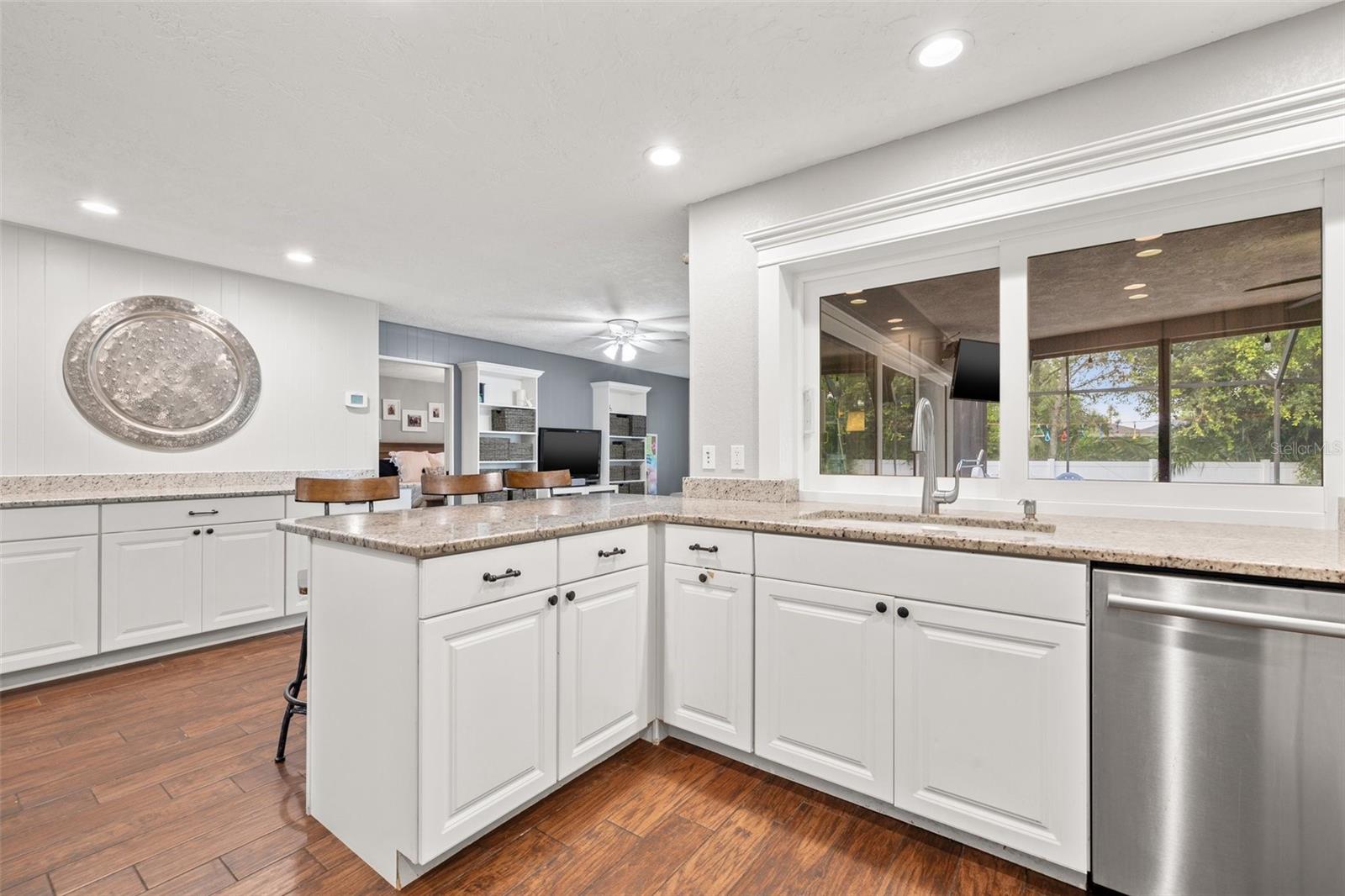 1433 74TH CIR NE, ST PETERSBURG, FL, 33702