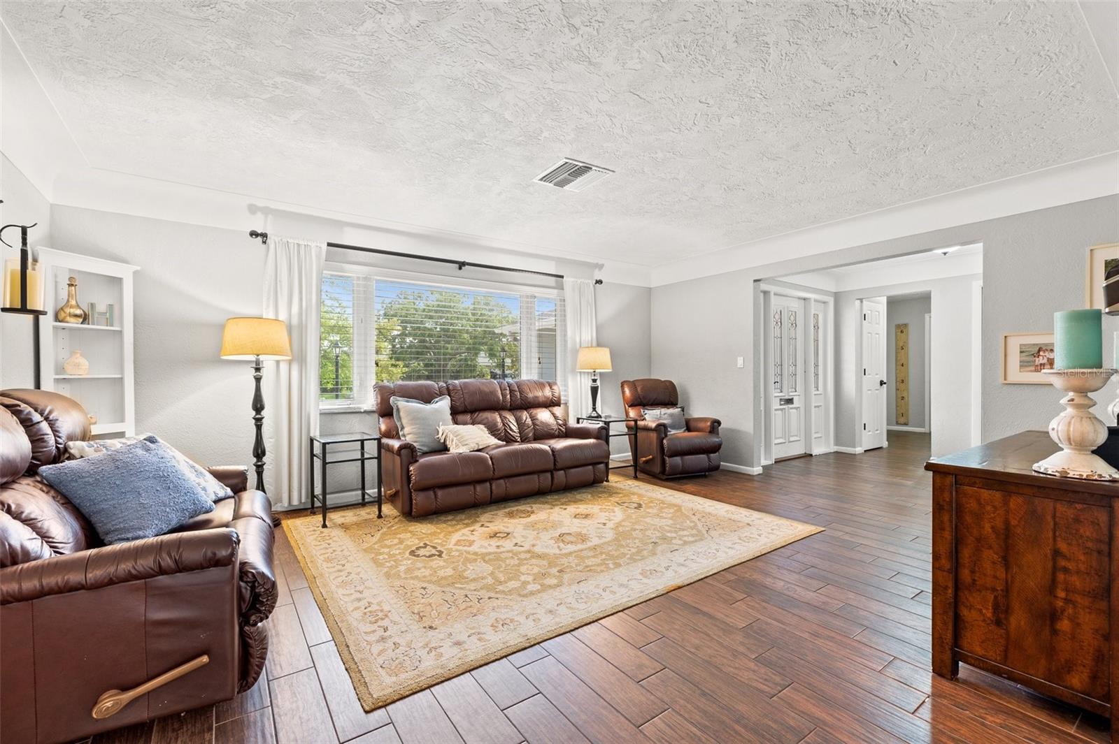 1433 74TH CIR NE, ST PETERSBURG, FL, 33702