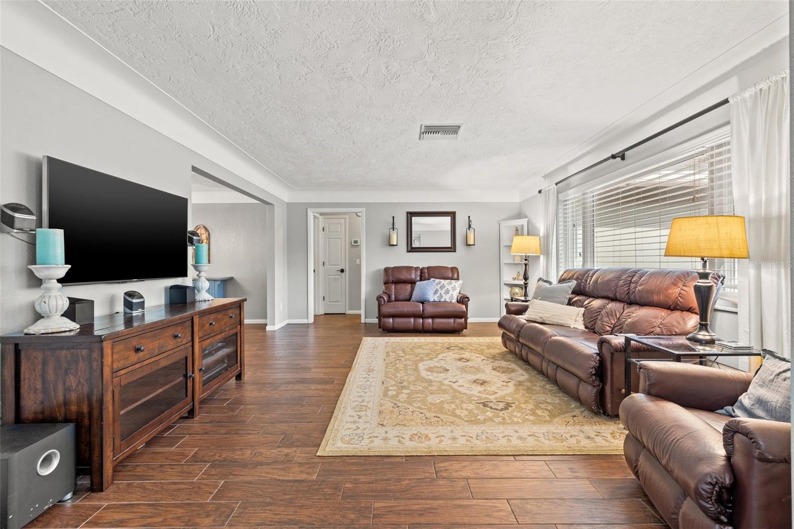 1433 74TH CIR NE, ST PETERSBURG, FL, 33702