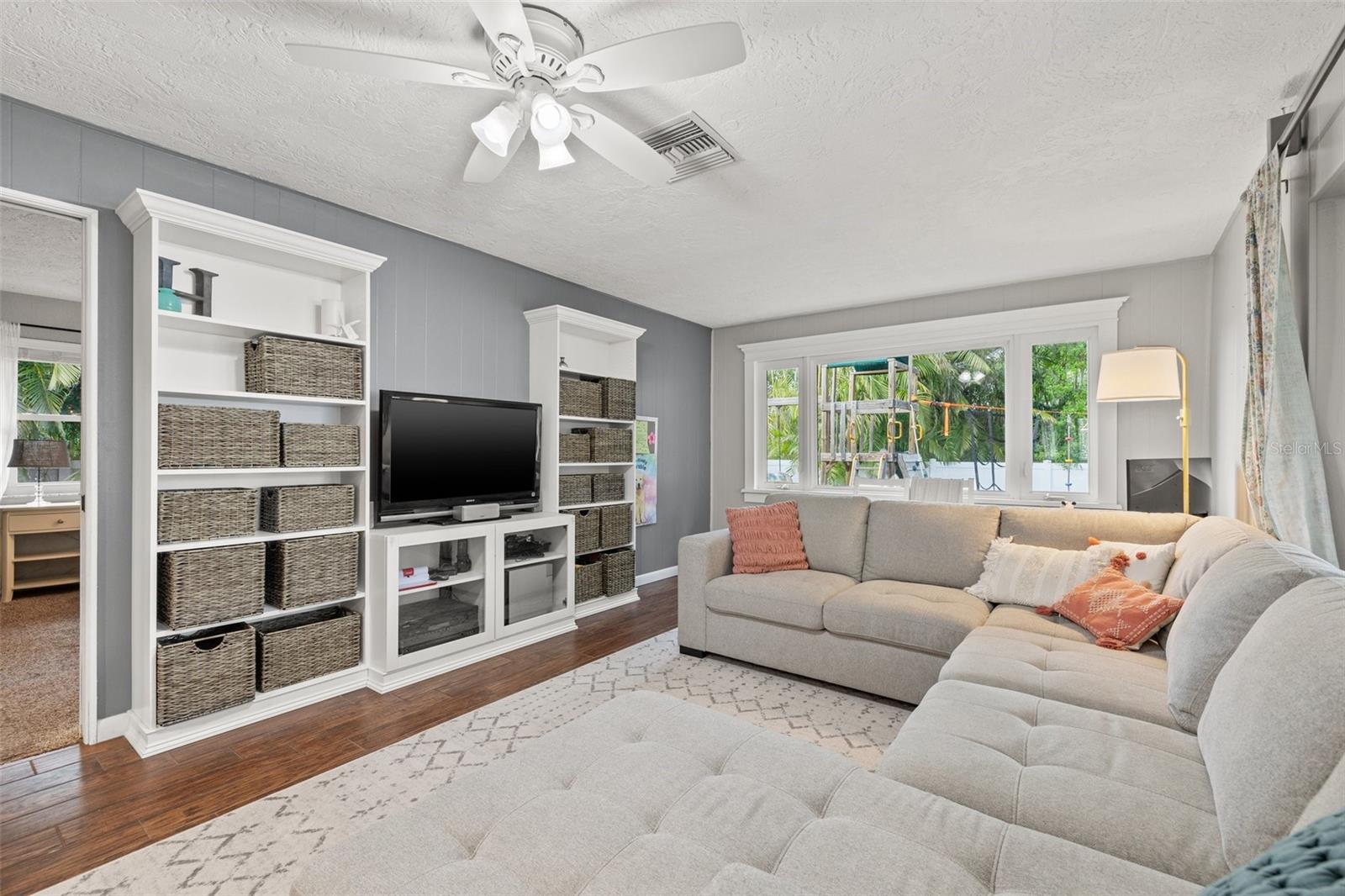 1433 74TH CIR NE, ST PETERSBURG, FL, 33702