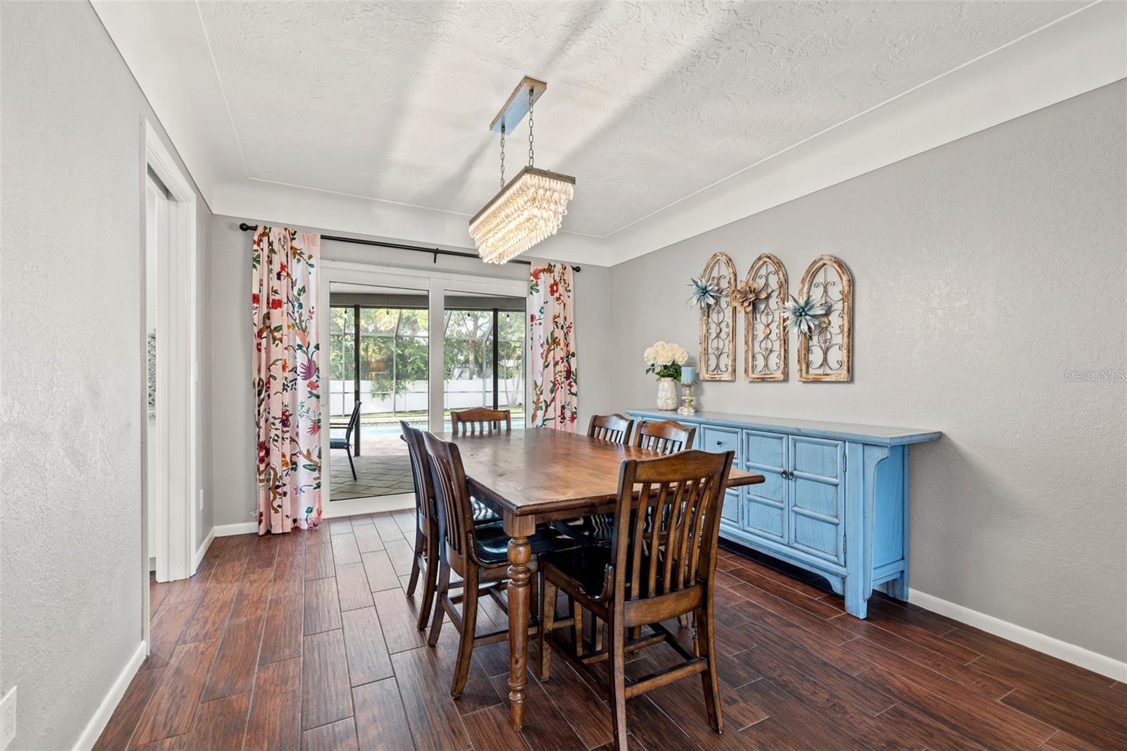 1433 74TH CIR NE, ST PETERSBURG, FL, 33702