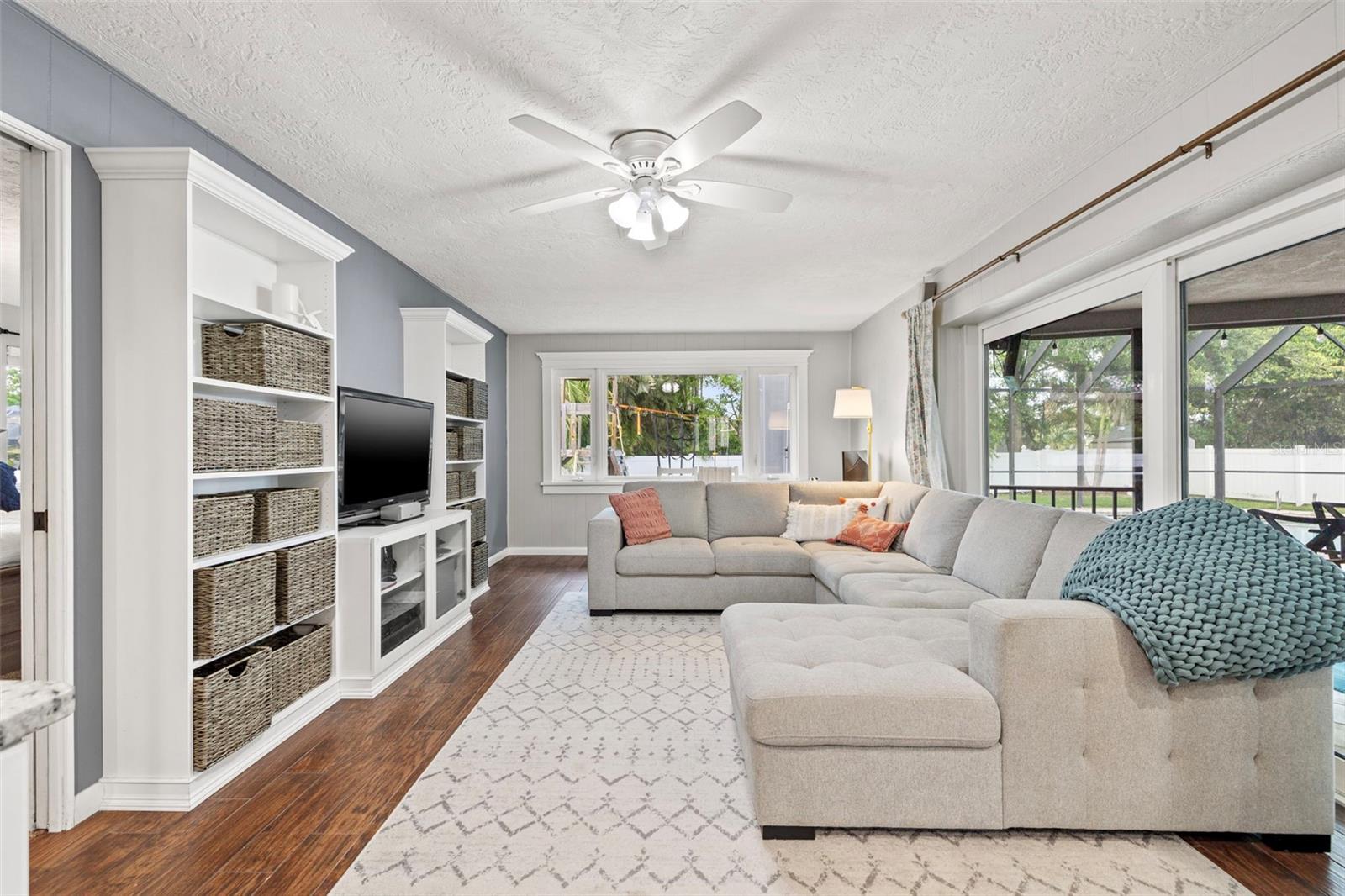 1433 74TH CIR NE, ST PETERSBURG, FL, 33702