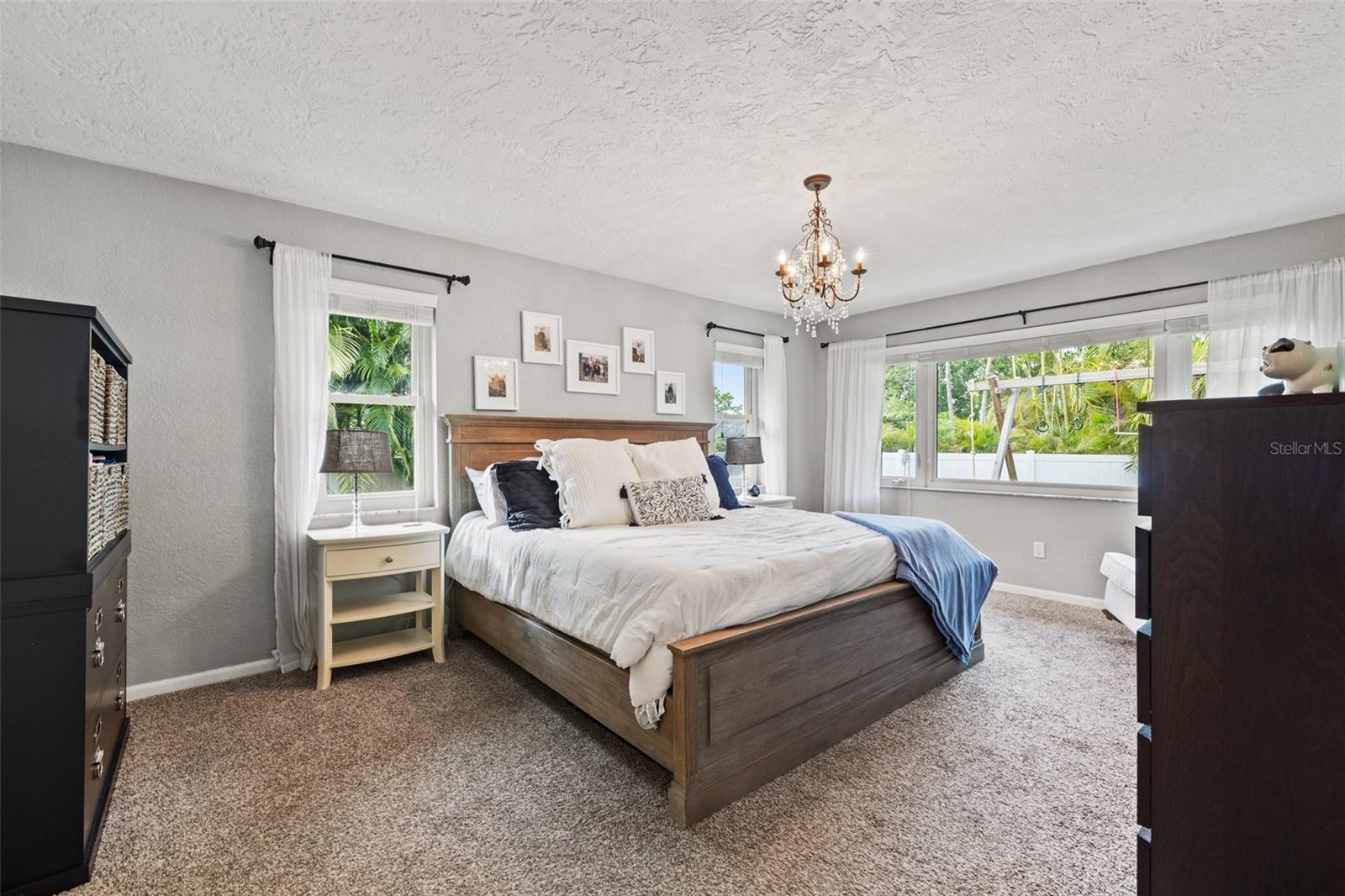 1433 74TH CIR NE, ST PETERSBURG, FL, 33702