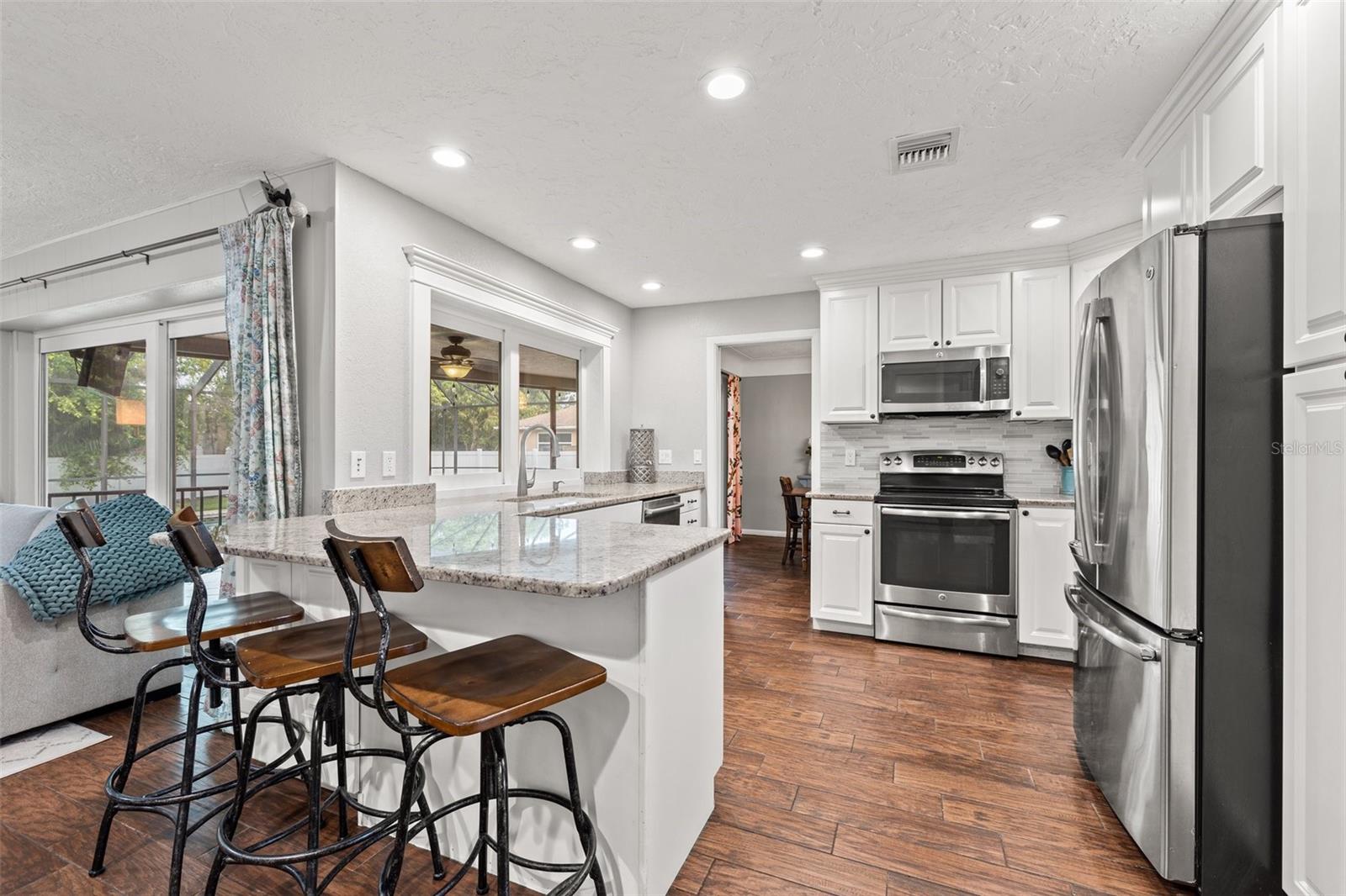 1433 74TH CIR NE, ST PETERSBURG, FL, 33702