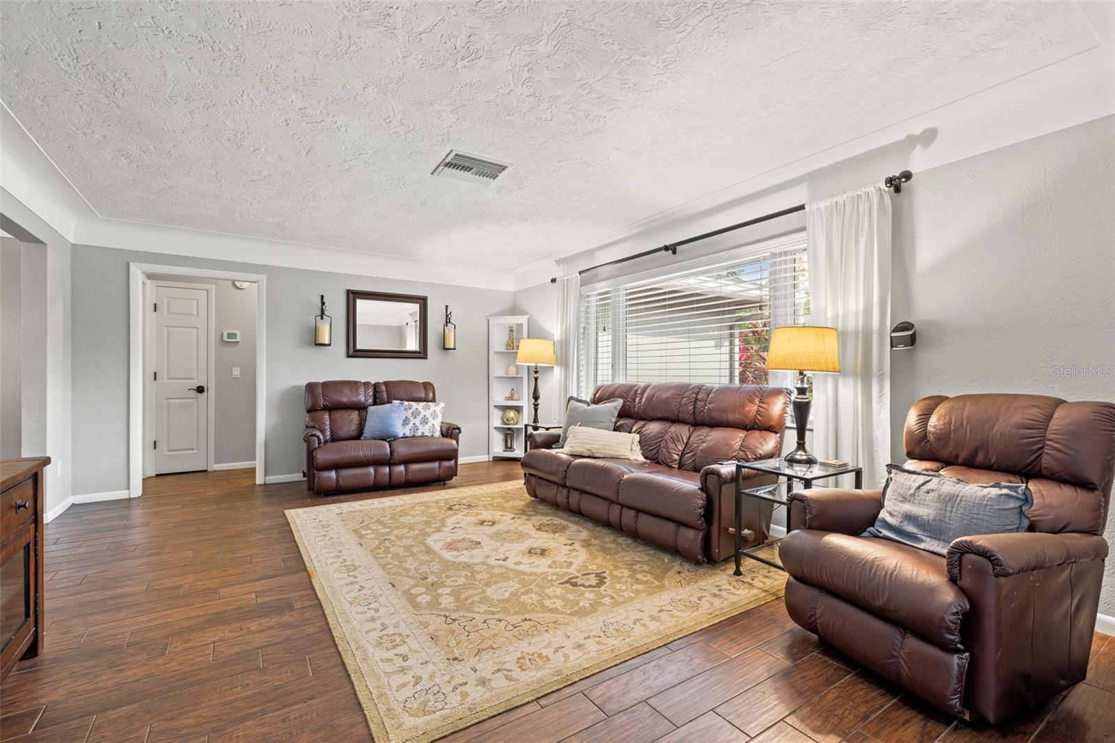 1433 74TH CIR NE, ST PETERSBURG, FL, 33702
