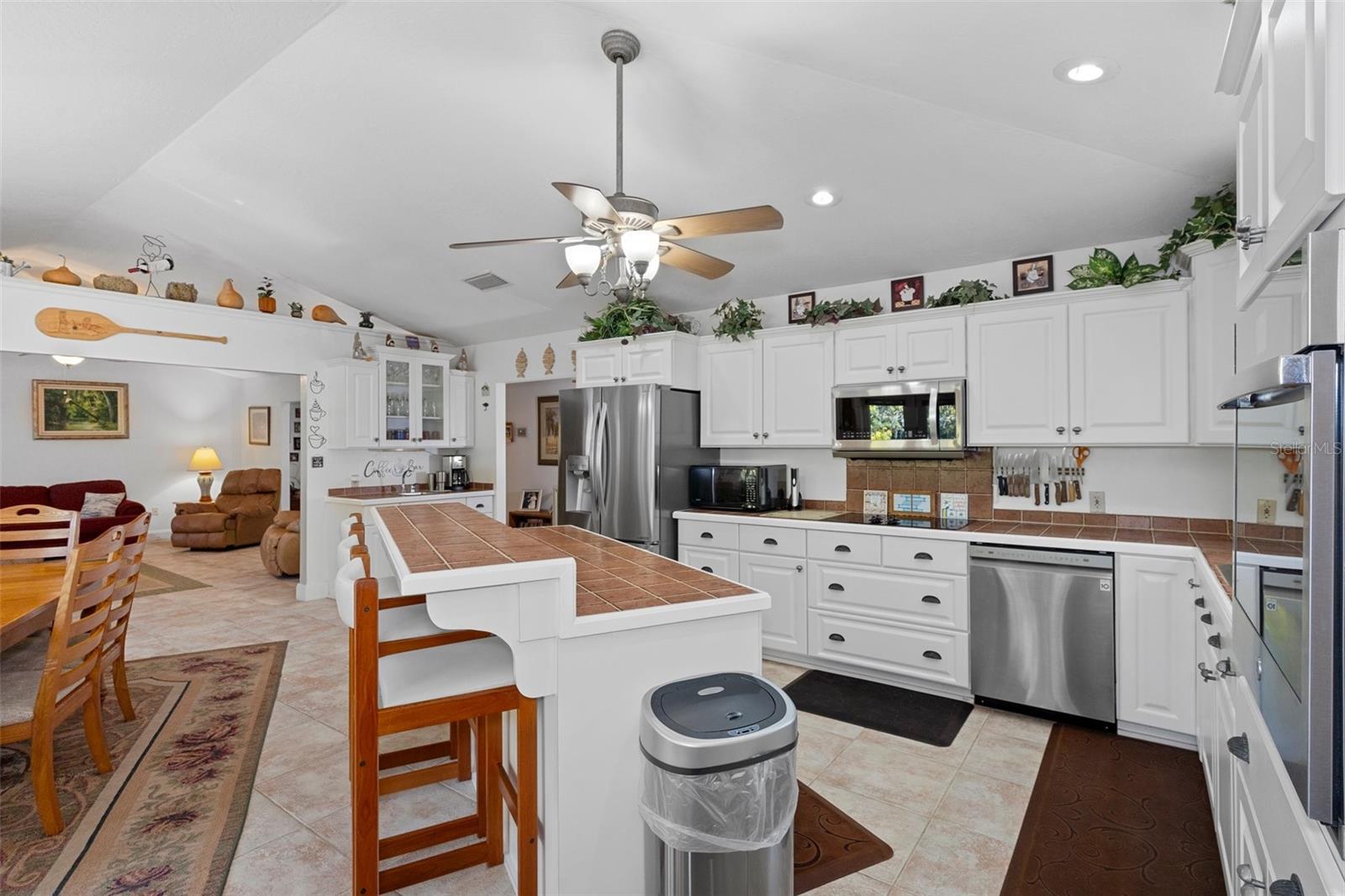 18 WINDING RIVER LN, INGLIS, FL, 34449