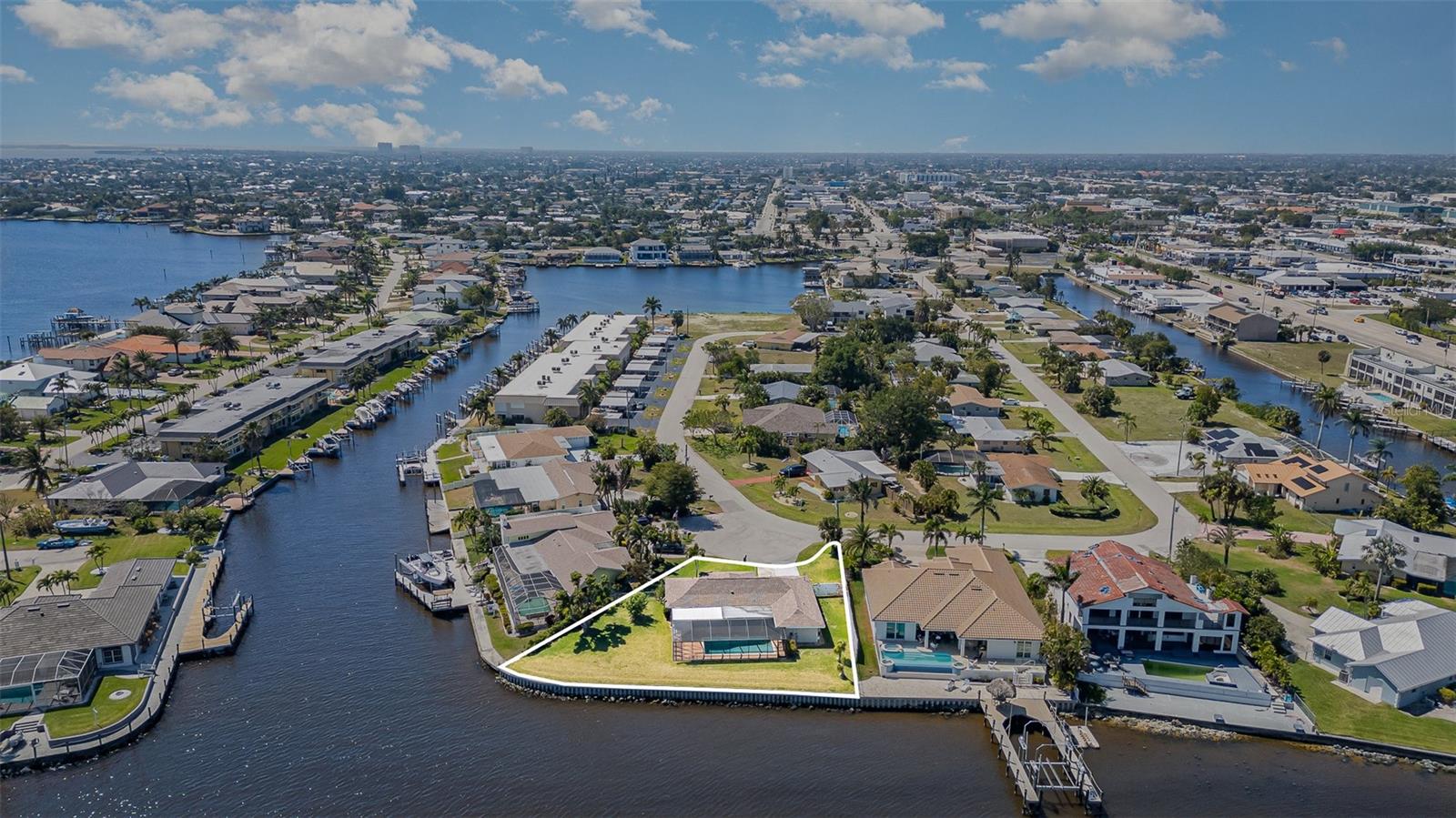 1750 SANDY CIR, CAPE CORAL, FL, 33904