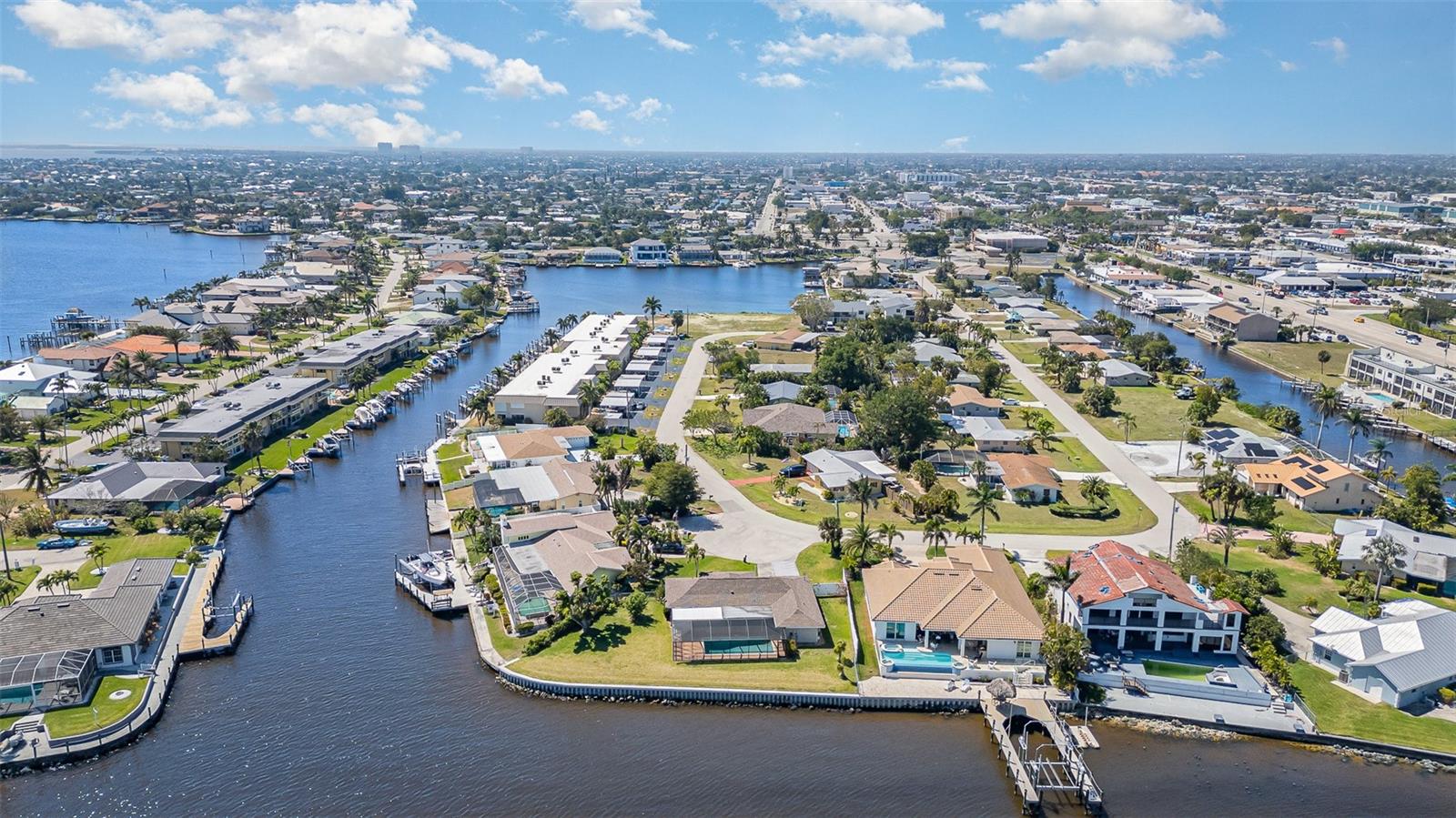1750 SANDY CIR, CAPE CORAL, FL, 33904