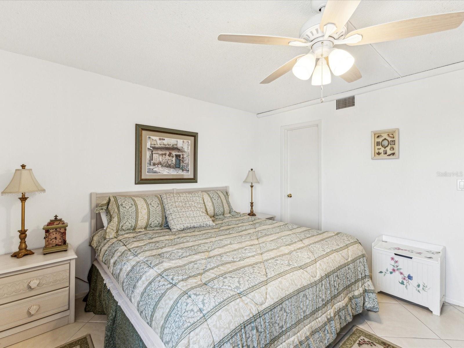 255 DOLPHIN PT #1010, CLEARWATER BEACH, FL, 33767