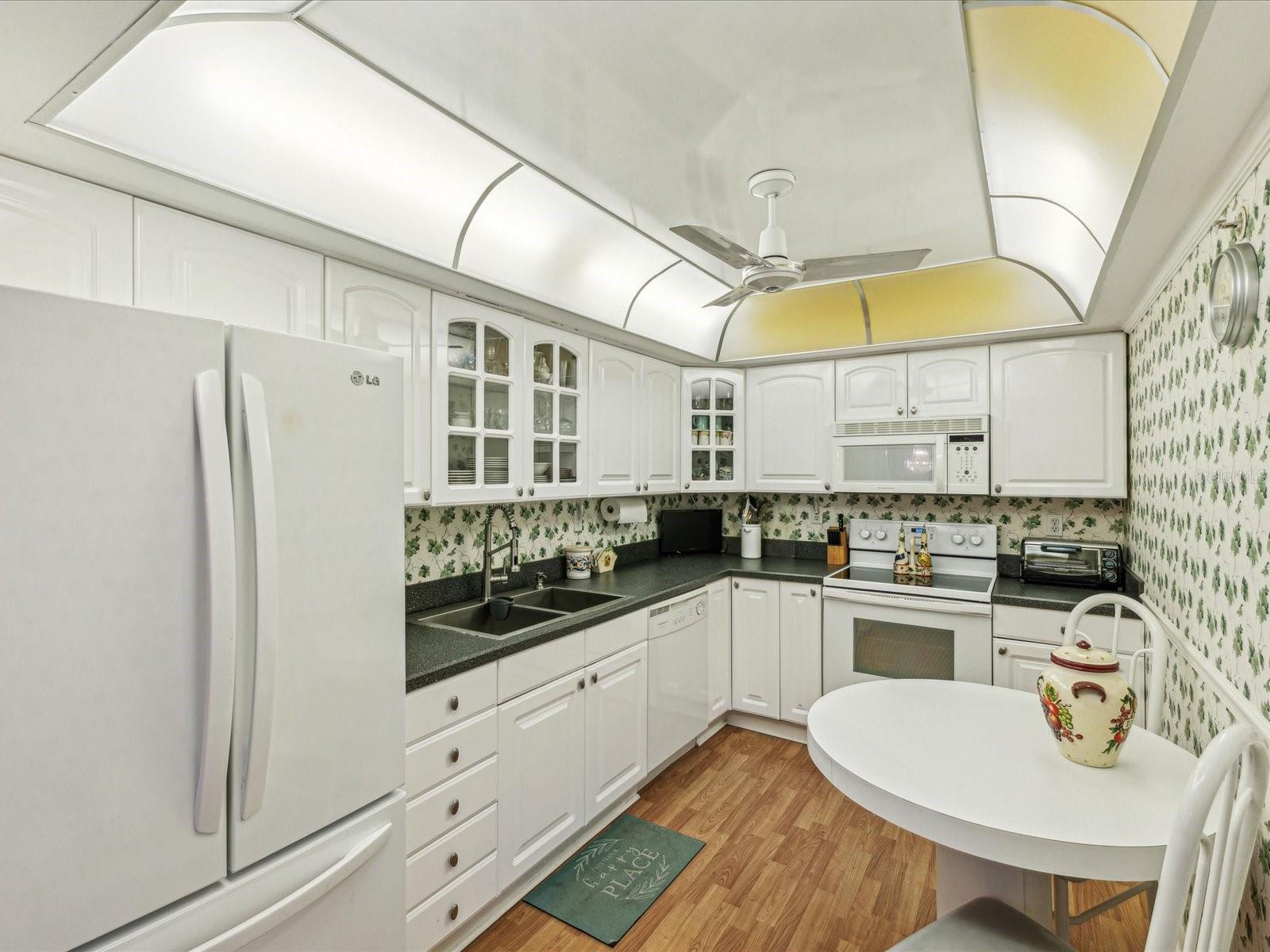 255 DOLPHIN PT #1010, CLEARWATER BEACH, FL, 33767