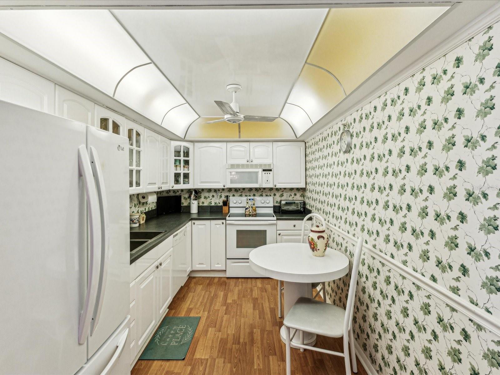 255 DOLPHIN PT #1010, CLEARWATER BEACH, FL, 33767