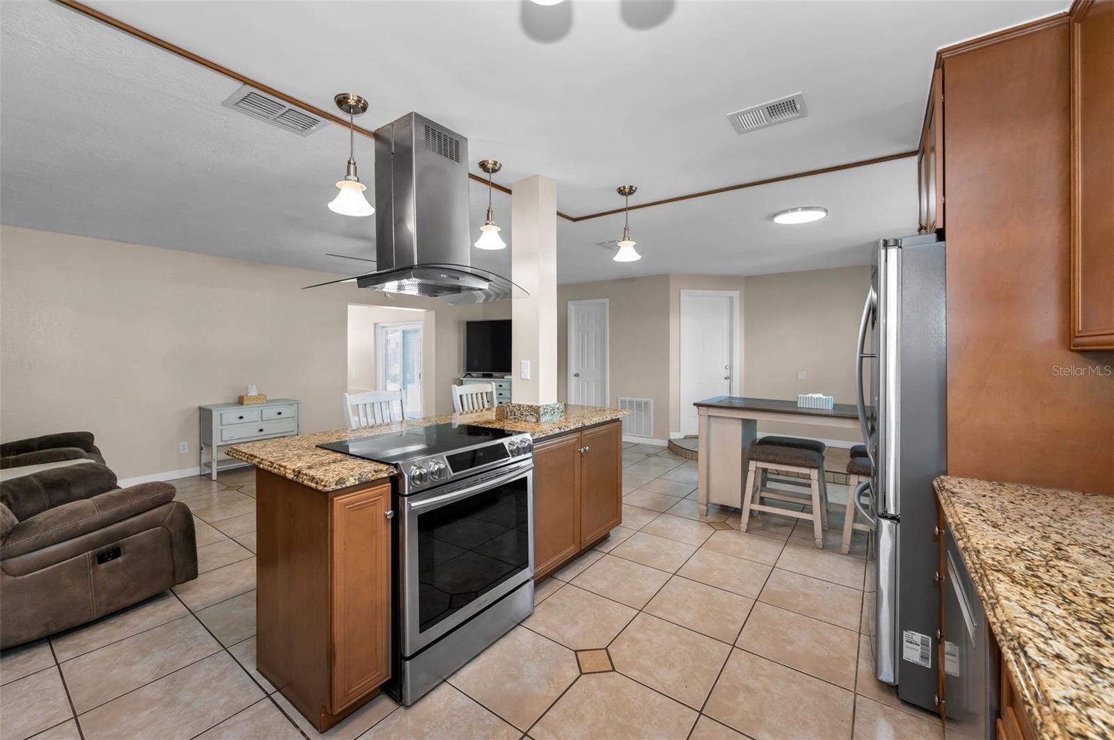 13970 MONTEGO DR, SEMINOLE, FL, 33776