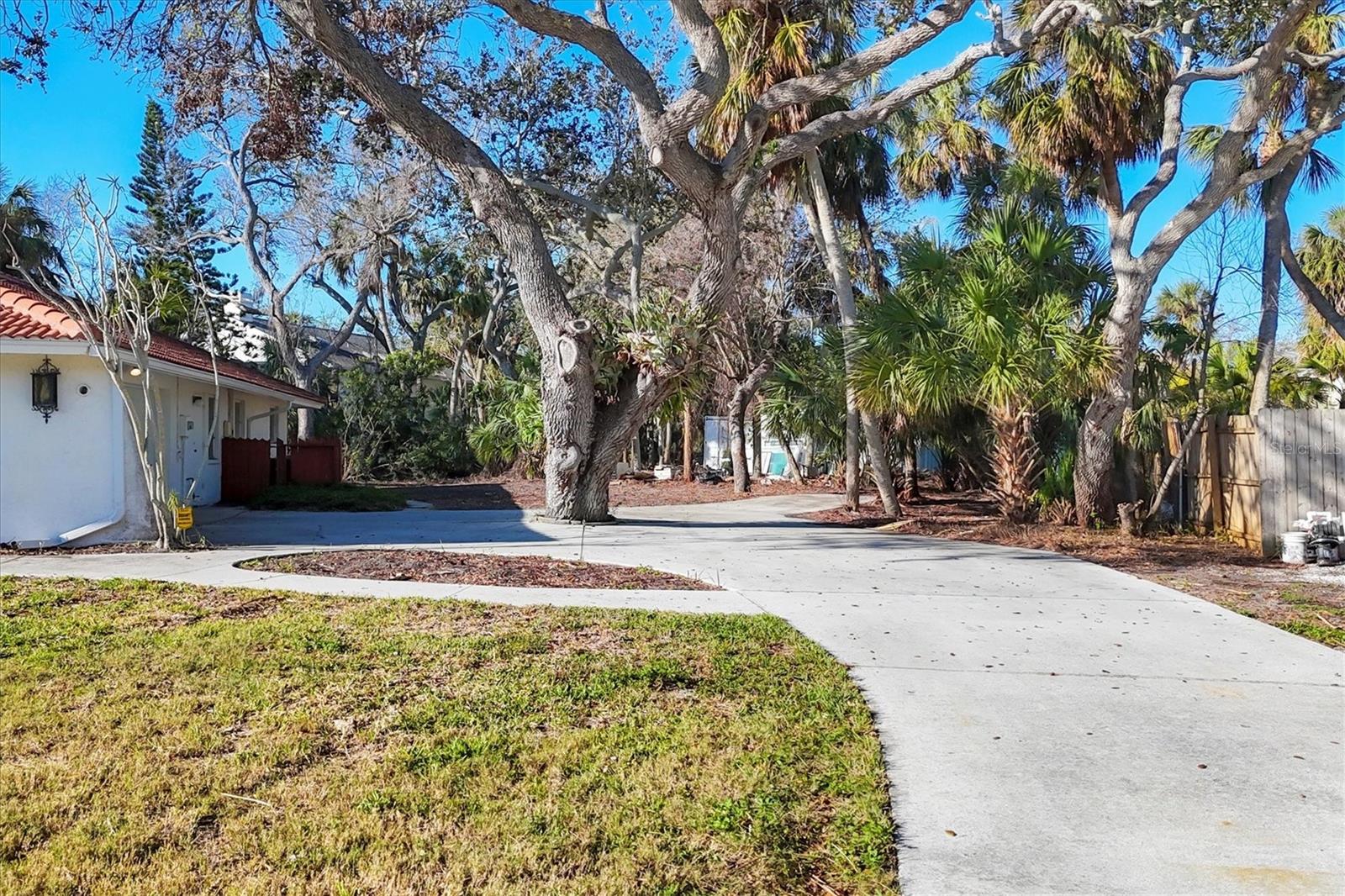 670 VENICE LN, SARASOTA, FL, 34242