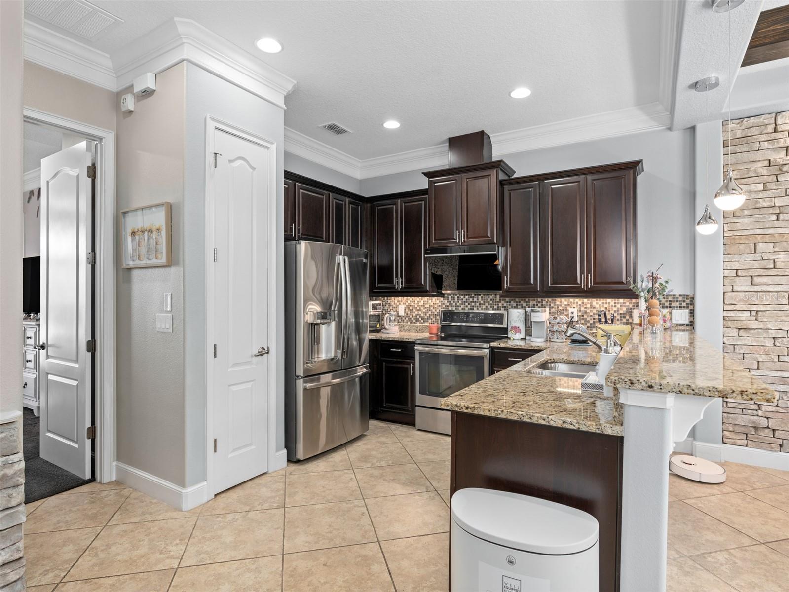 10765 VILLAGE LAKE RD, WINDERMERE, FL, 34786