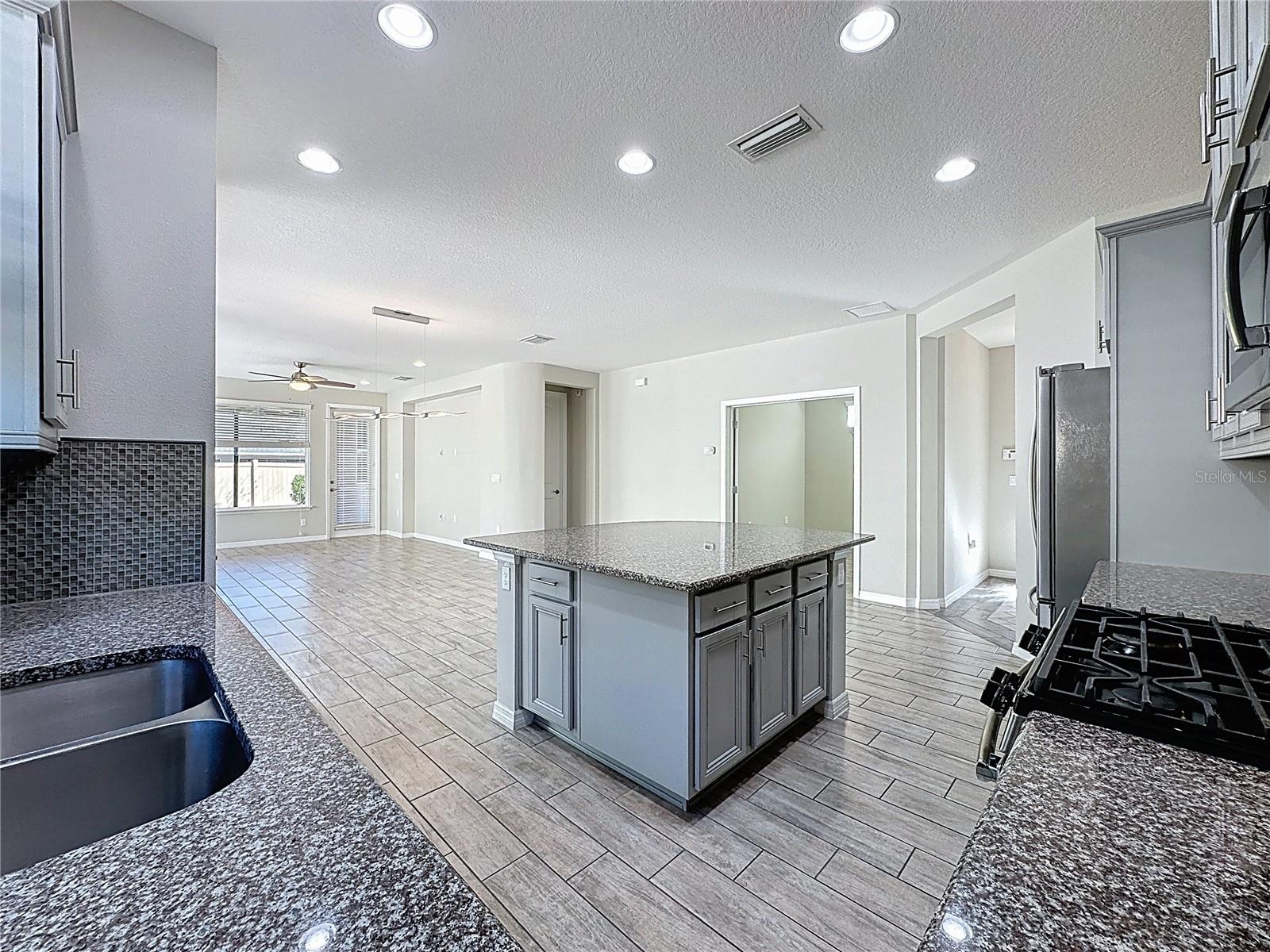 329 ALCOVE DR, GROVELAND, FL, 34736