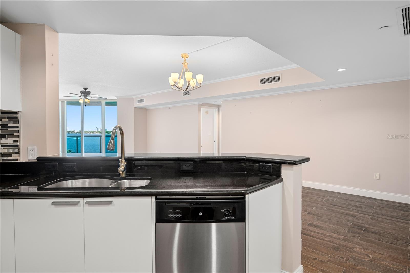 241 RIVERSIDE DR #704, HOLLY HILL, FL, 32117