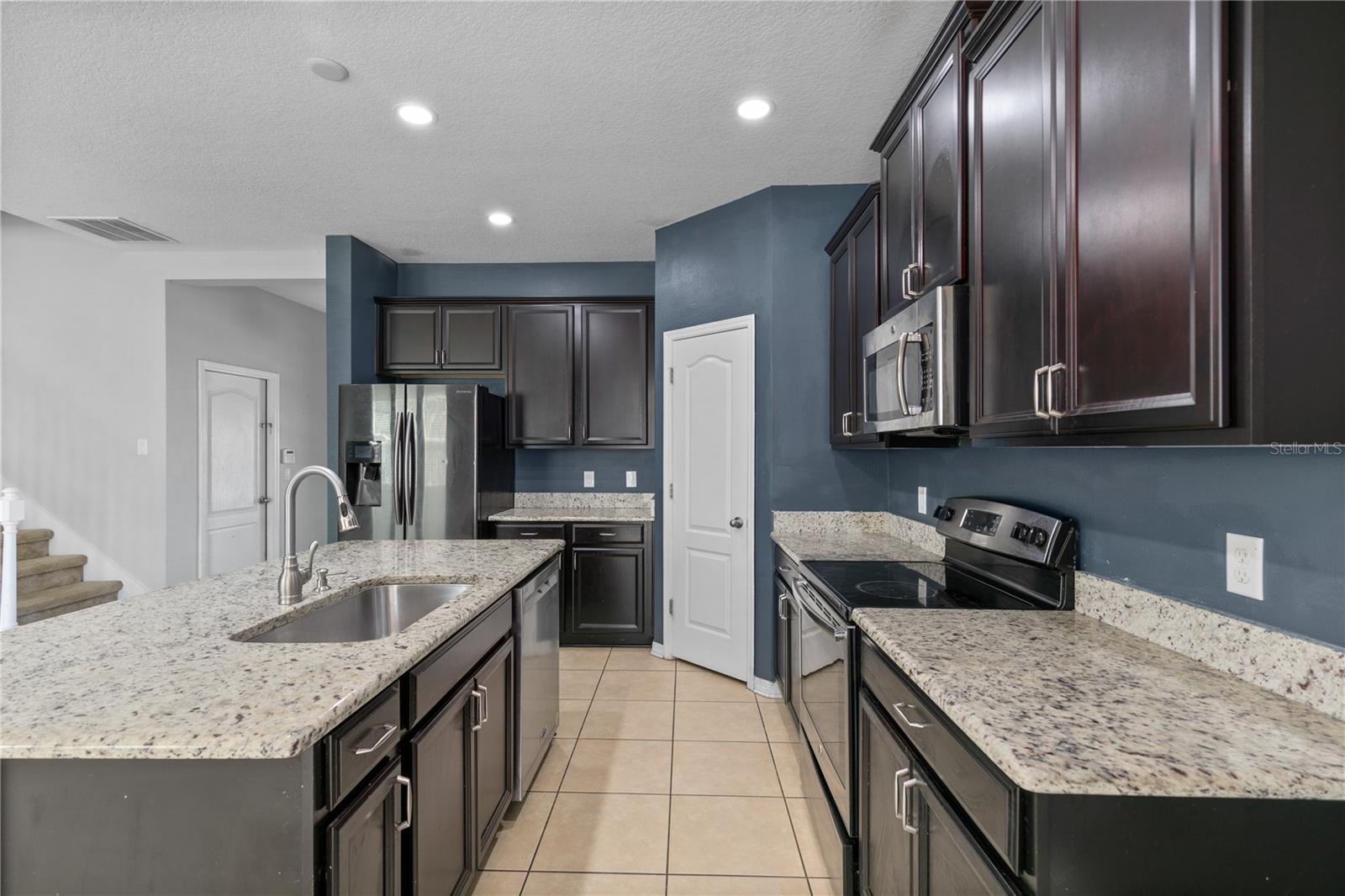 2572 LIMERICK CIR, GRAND ISLAND, FL, 32735