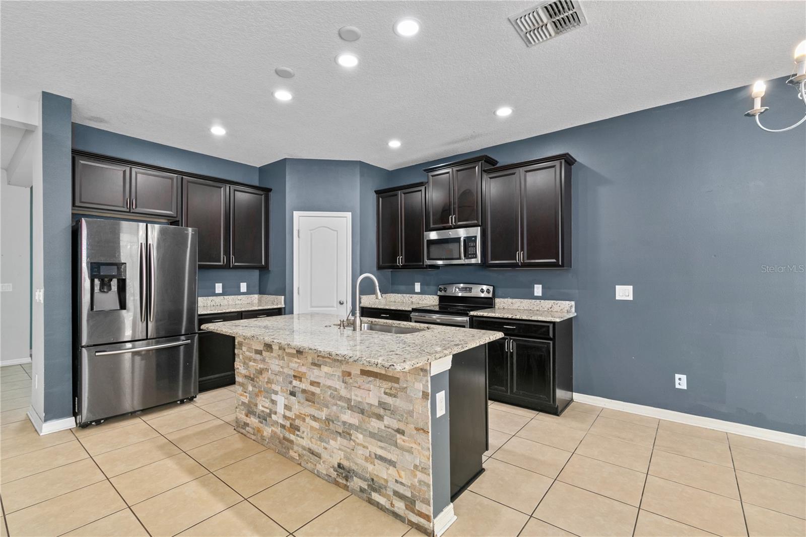 2572 LIMERICK CIR, GRAND ISLAND, FL, 32735