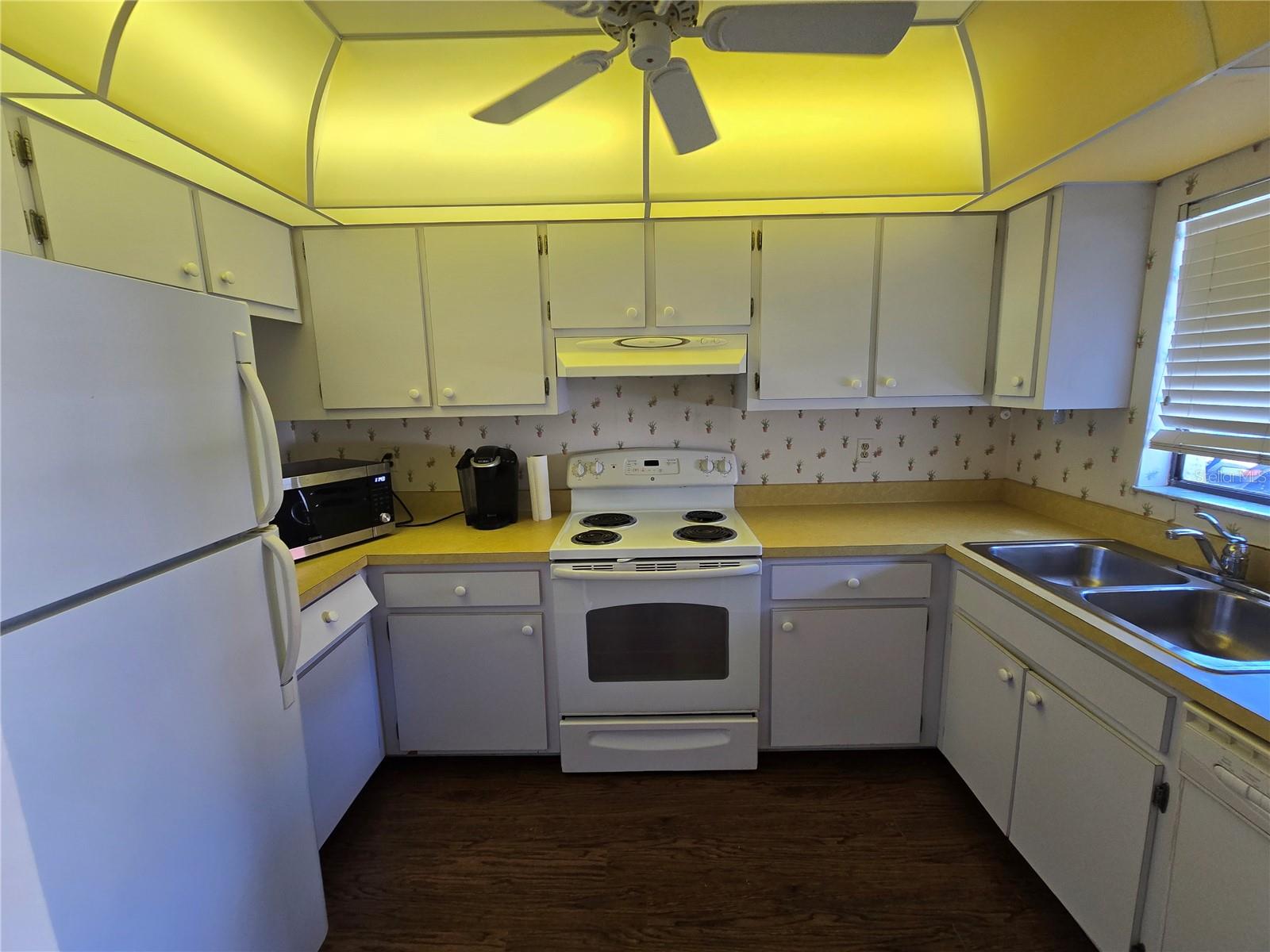 1624 STICKNEY POINT RD #101, SARASOTA, FL, 34231