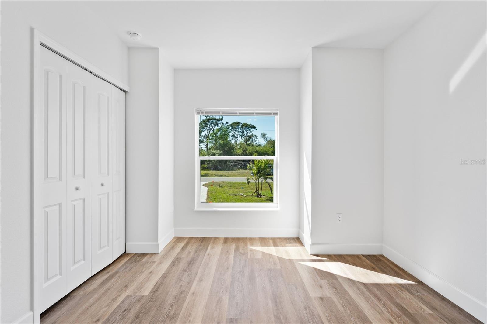 24 DONLON DR, ROTONDA WEST, FL, 33947