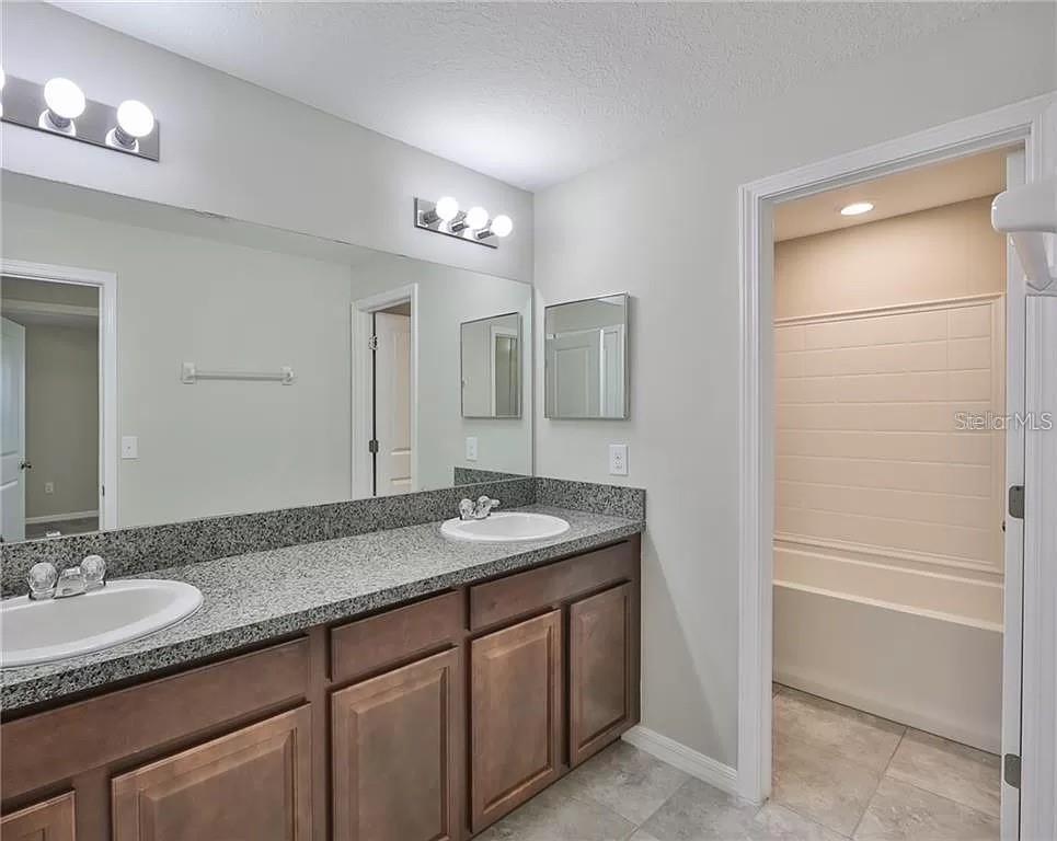 7325 PARKSHORE DR, APOLLO BEACH, FL, 33572