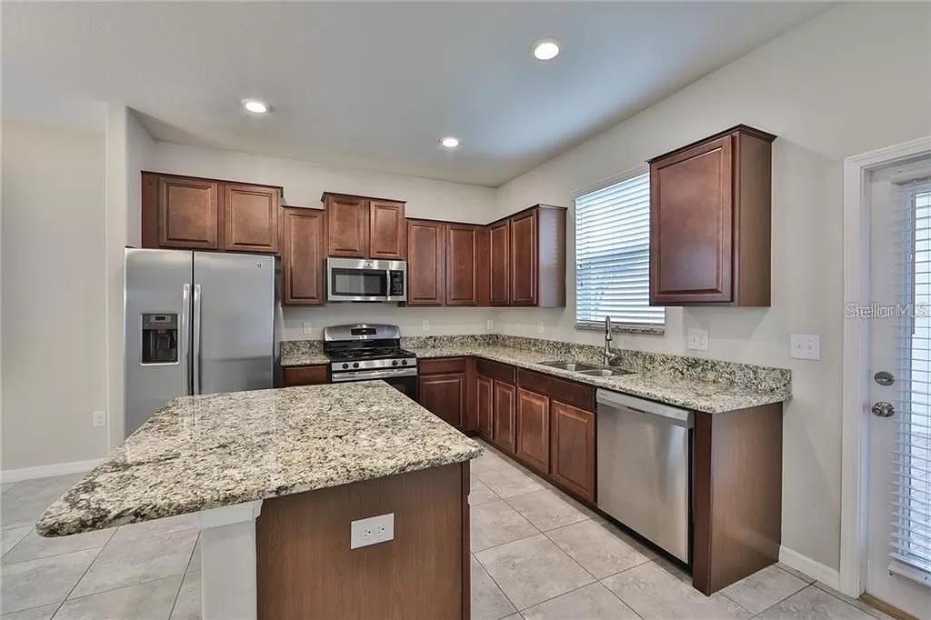 7325 PARKSHORE DR, APOLLO BEACH, FL, 33572