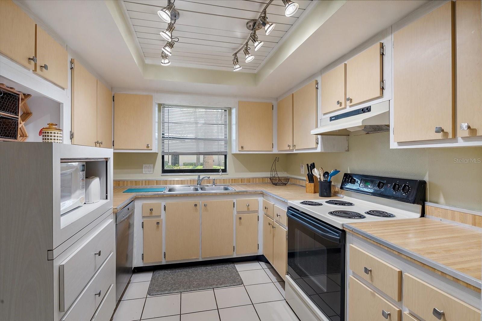 3673 LONGMEADOW #18, SARASOTA, FL, 34235