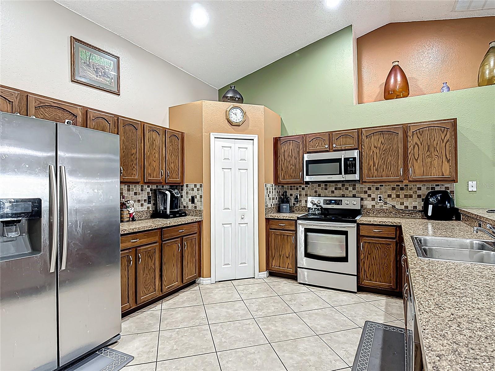 556 HUMMINGBIRD CT, KISSIMMEE, FL, 34759