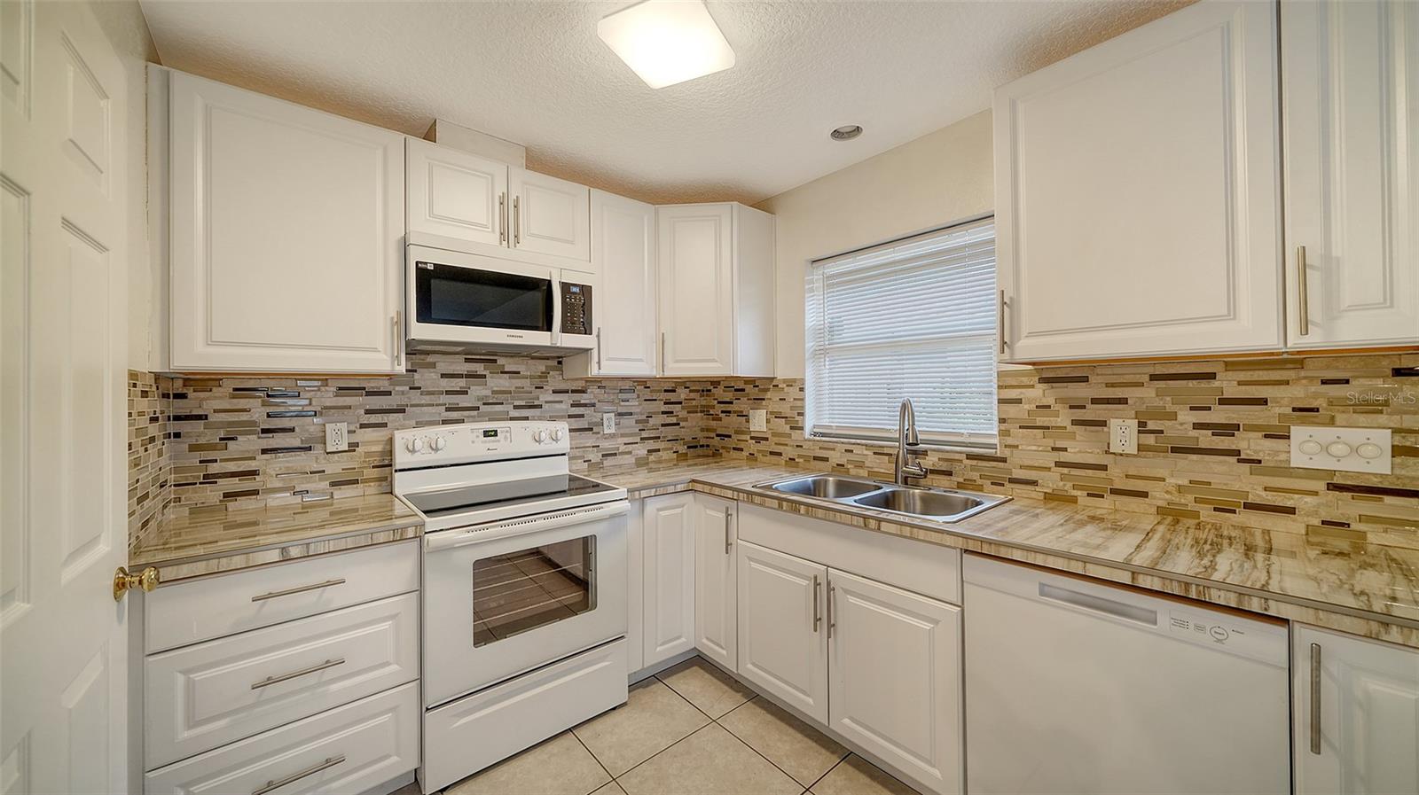 2106 ROSELAWN ST, SARASOTA, FL, 34231