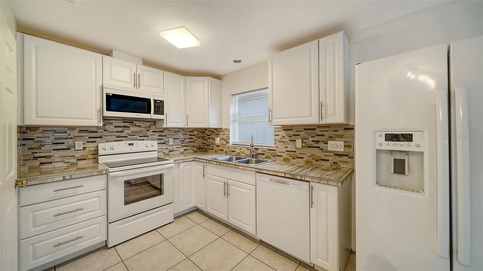 2106 ROSELAWN ST, SARASOTA, FL, 34231