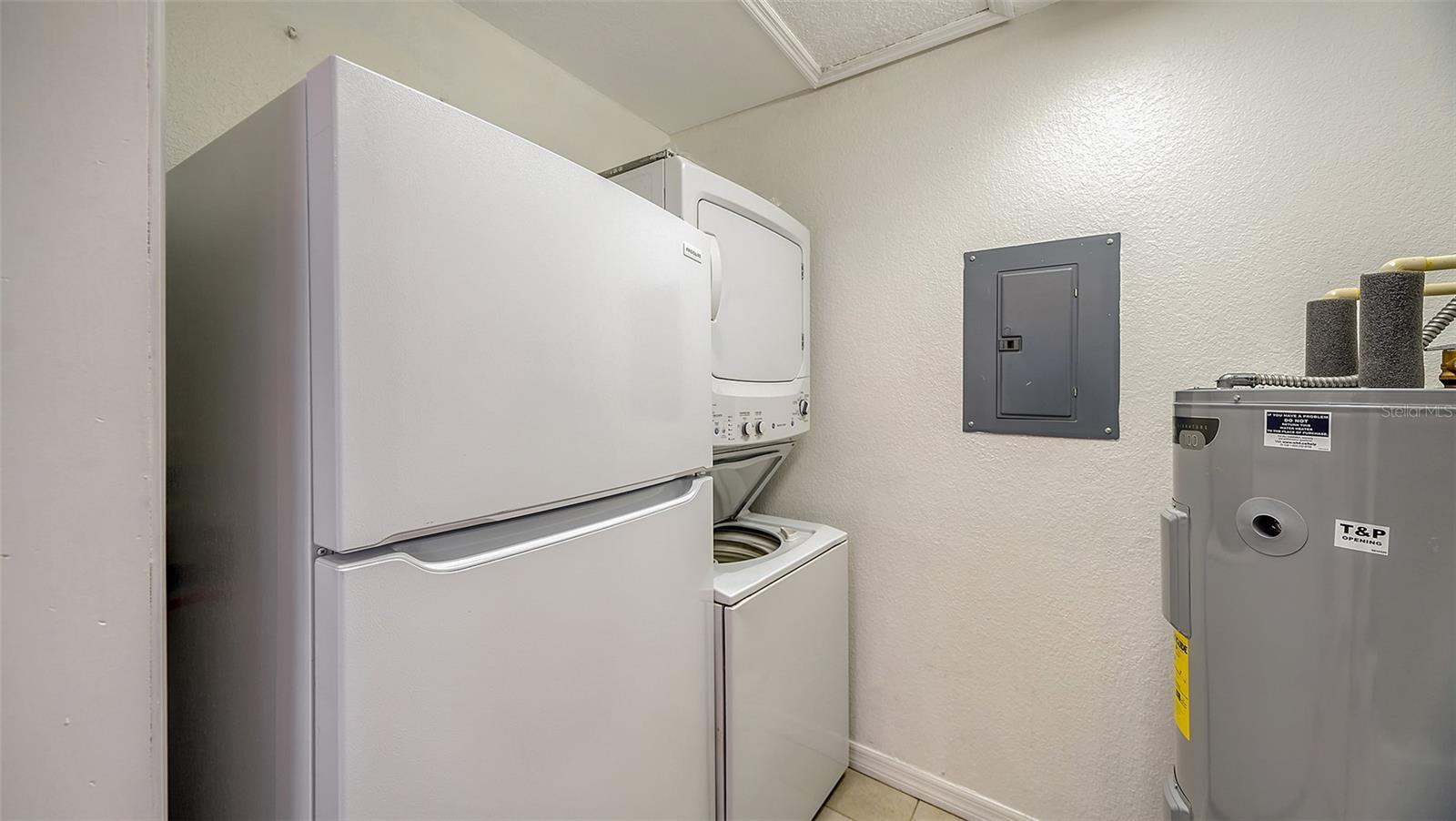 2106 ROSELAWN ST, SARASOTA, FL, 34231