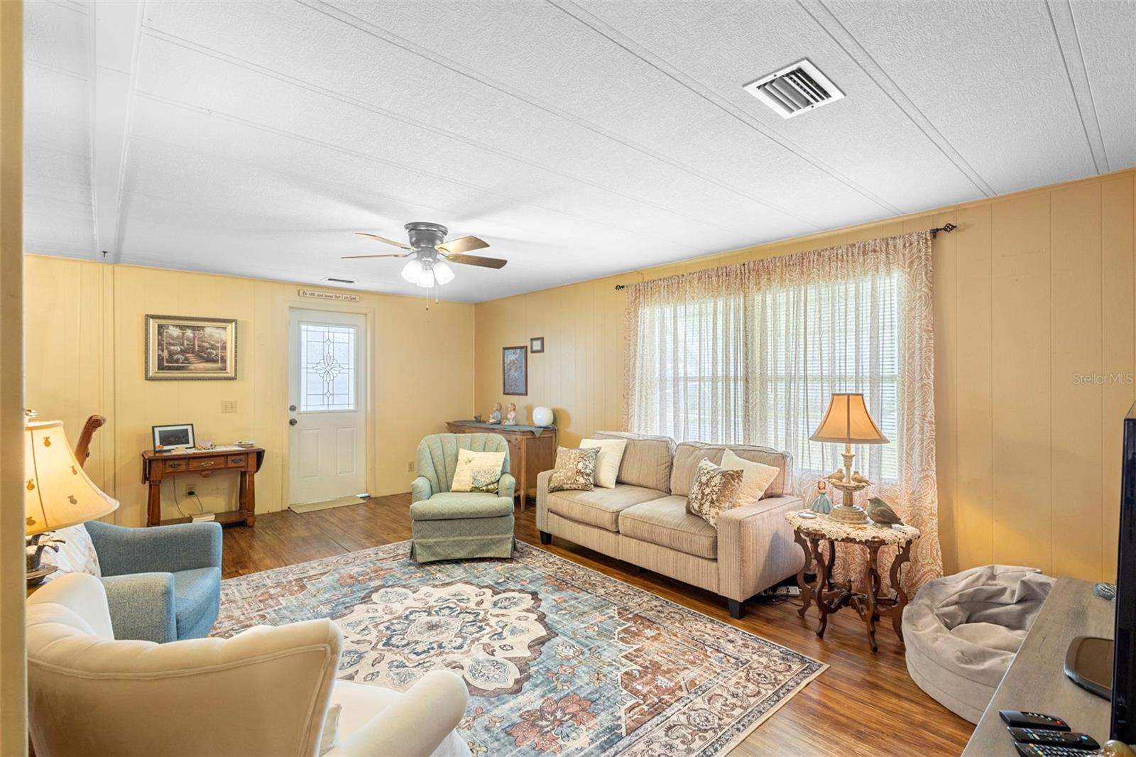 V4941713 Property Photo