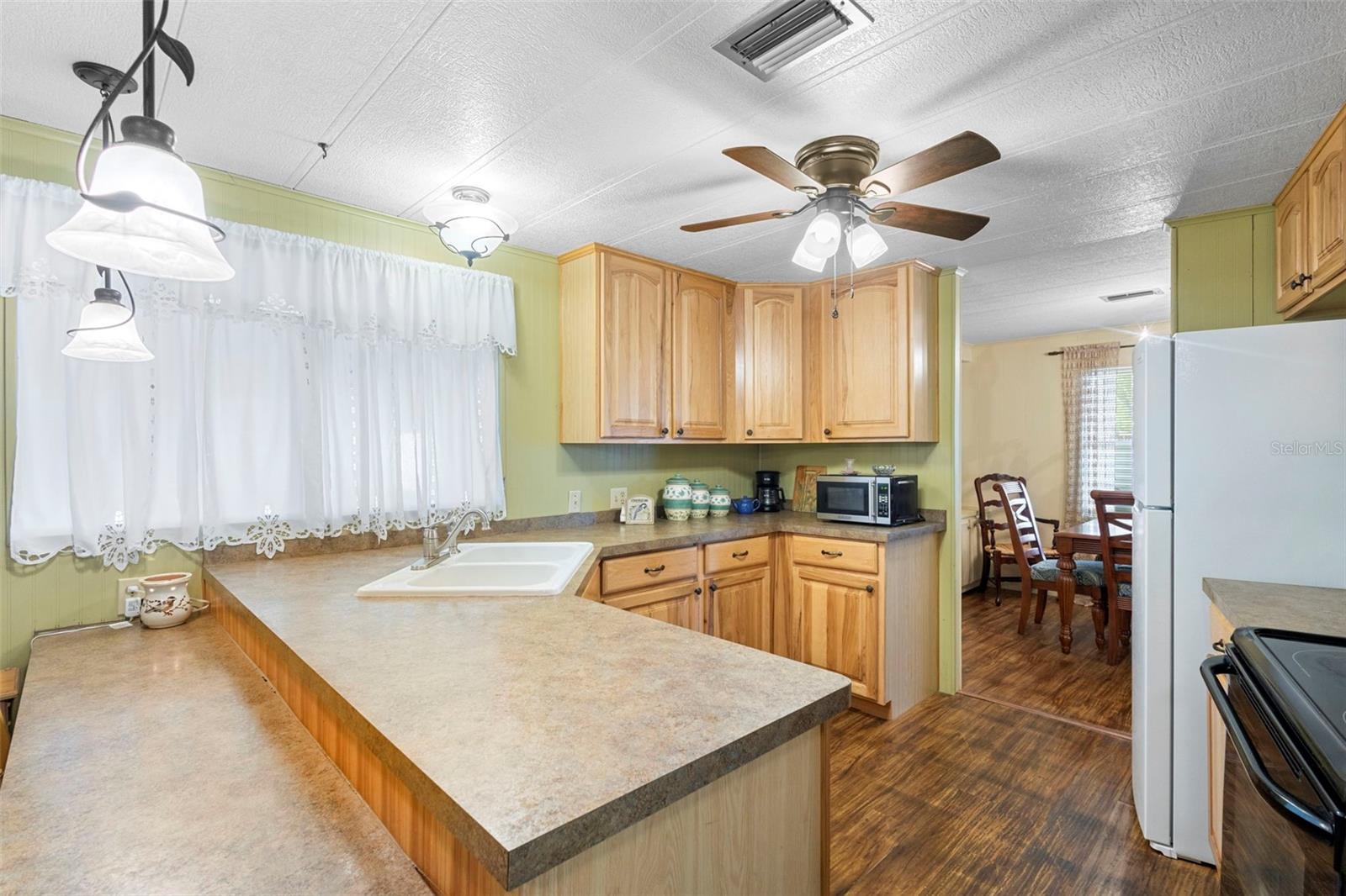 V4941713 Property Photo