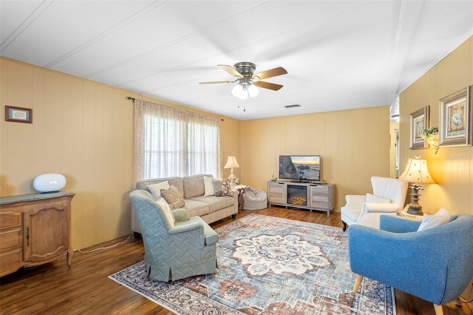 V4941713 Property Photo