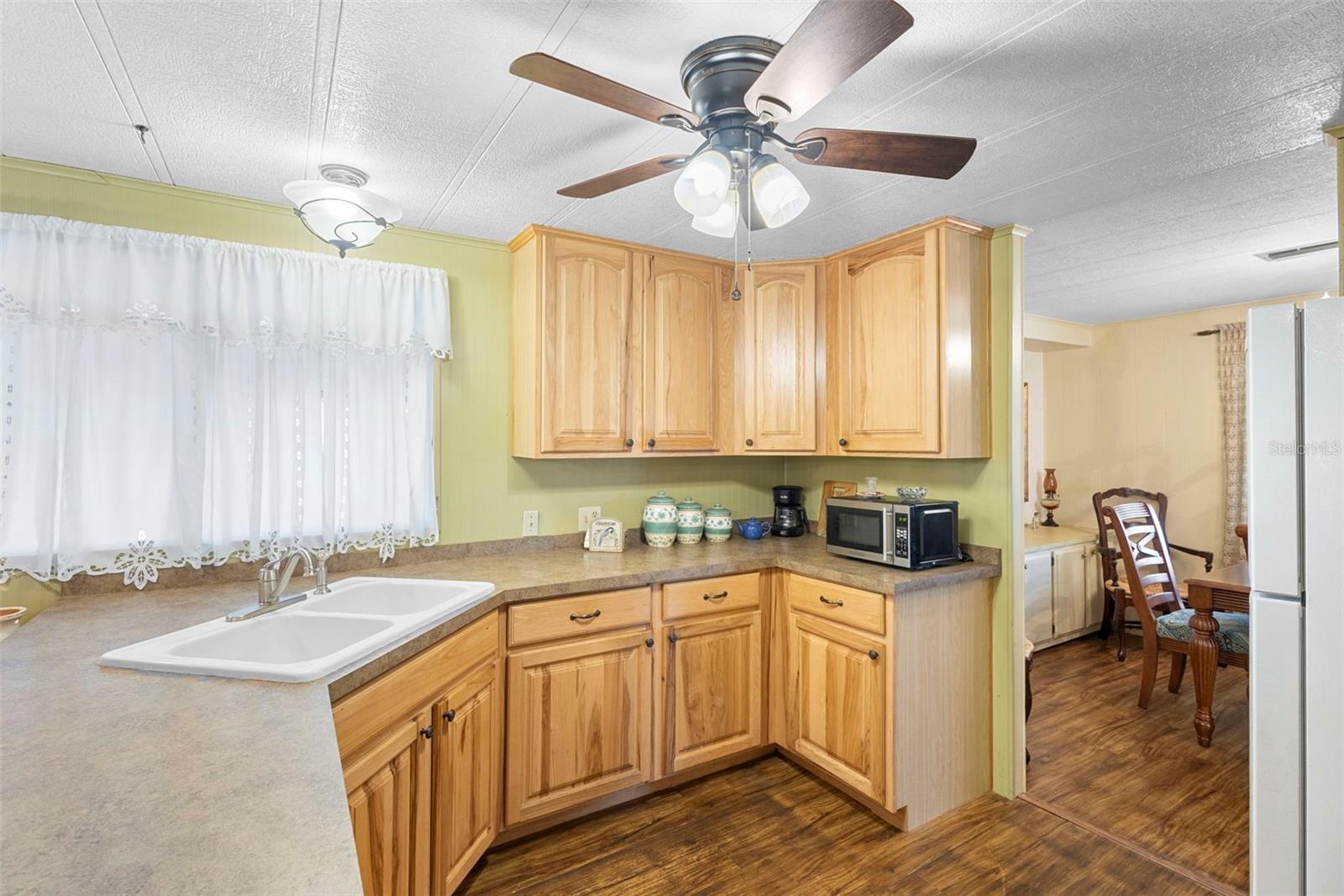 V4941713 Property Photo