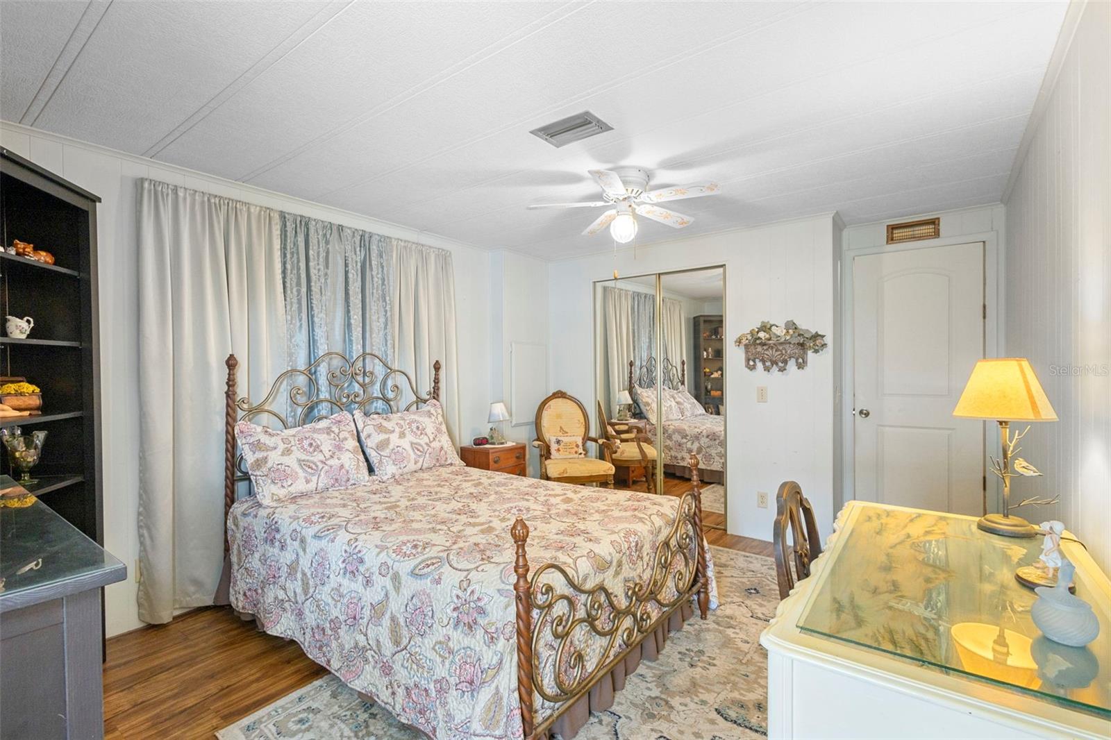 V4941713 Property Photo