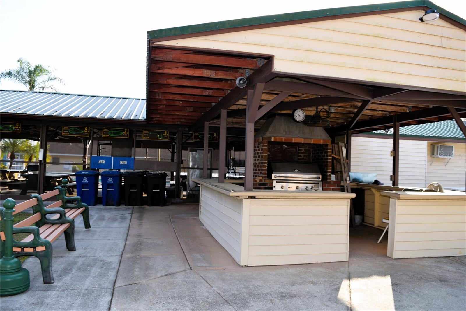 V4941713 Property Photo