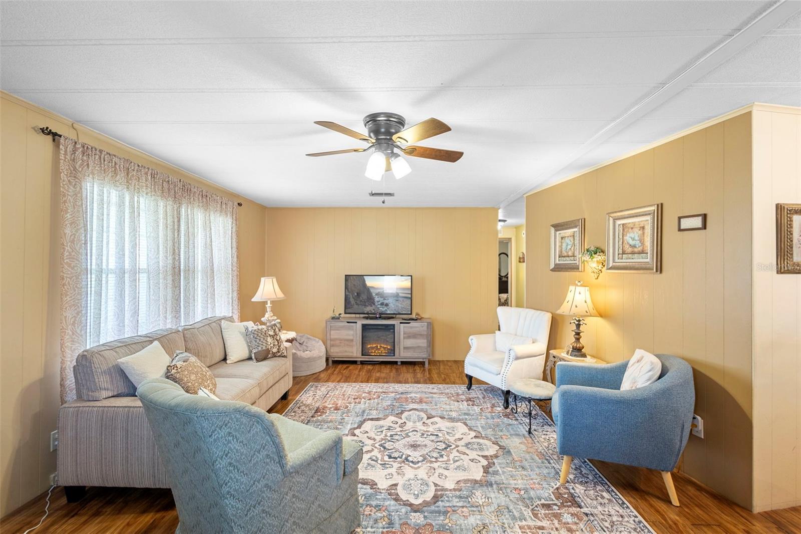 V4941713 Property Photo