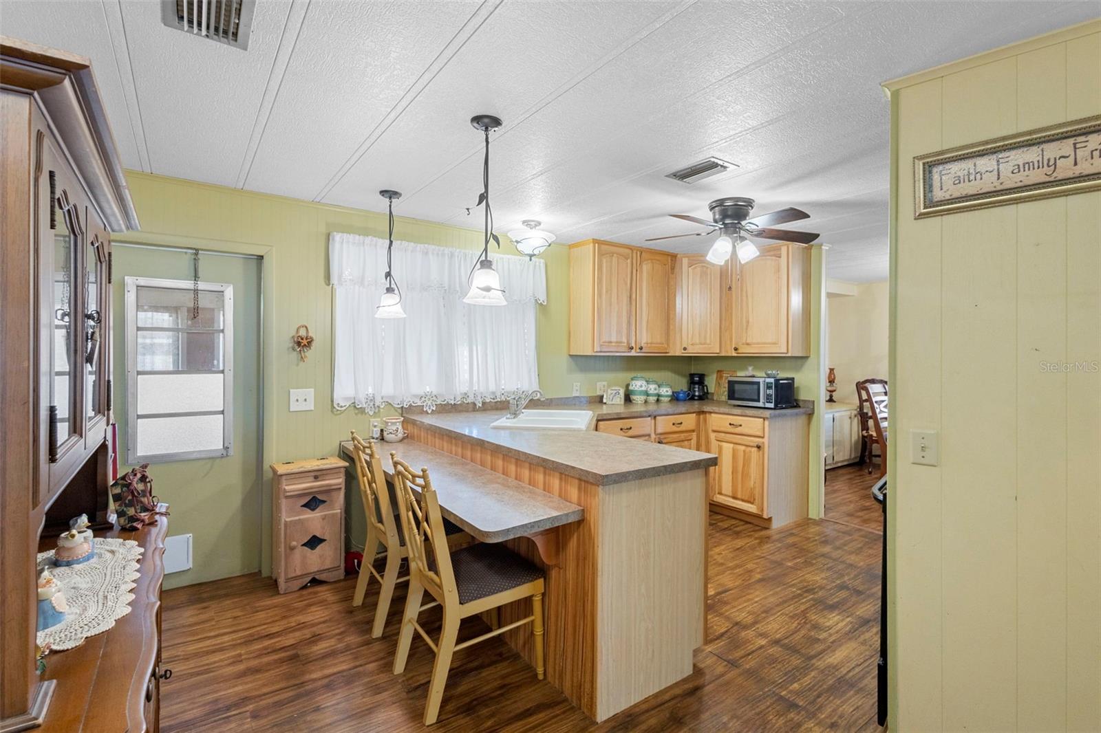 V4941713 Property Photo