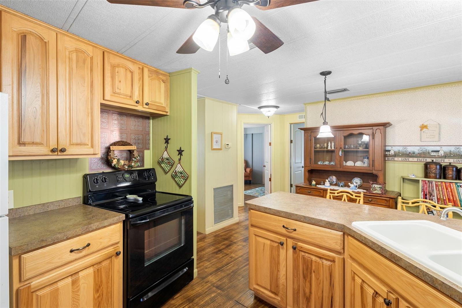 V4941713 Property Photo