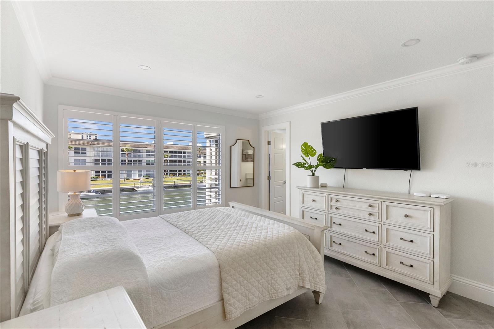 4390 EXETER DR #206, LONGBOAT KEY, FL, 34228