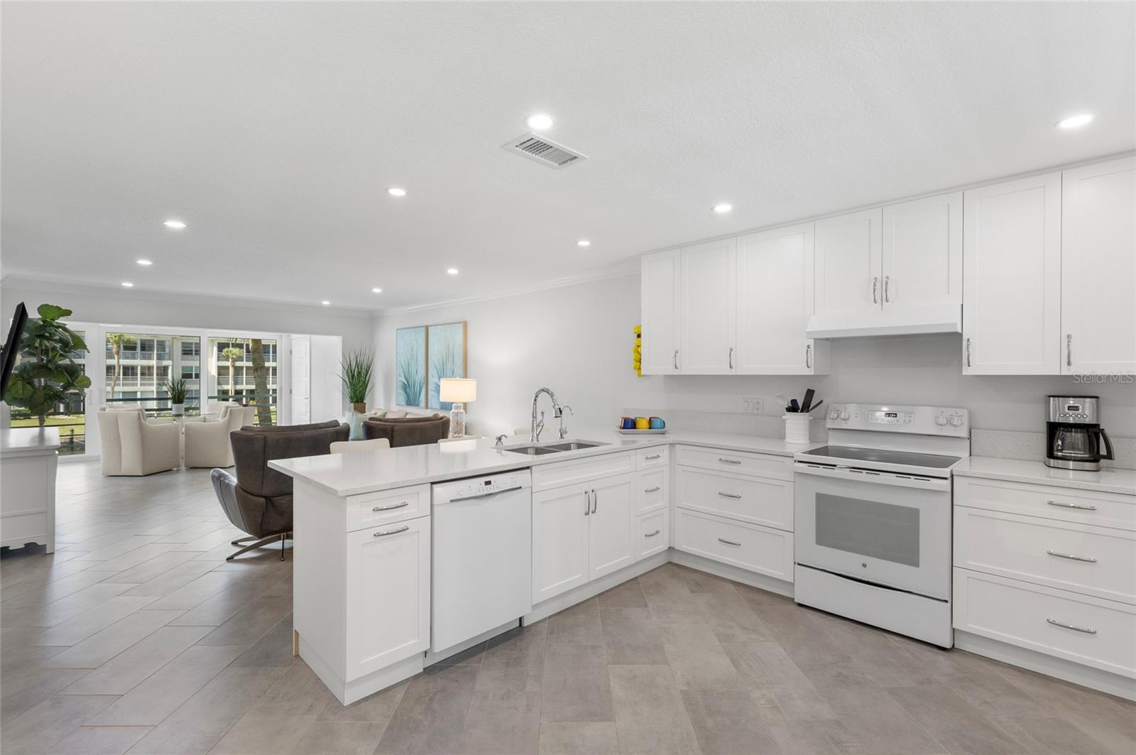 4390 EXETER DR #206, LONGBOAT KEY, FL, 34228