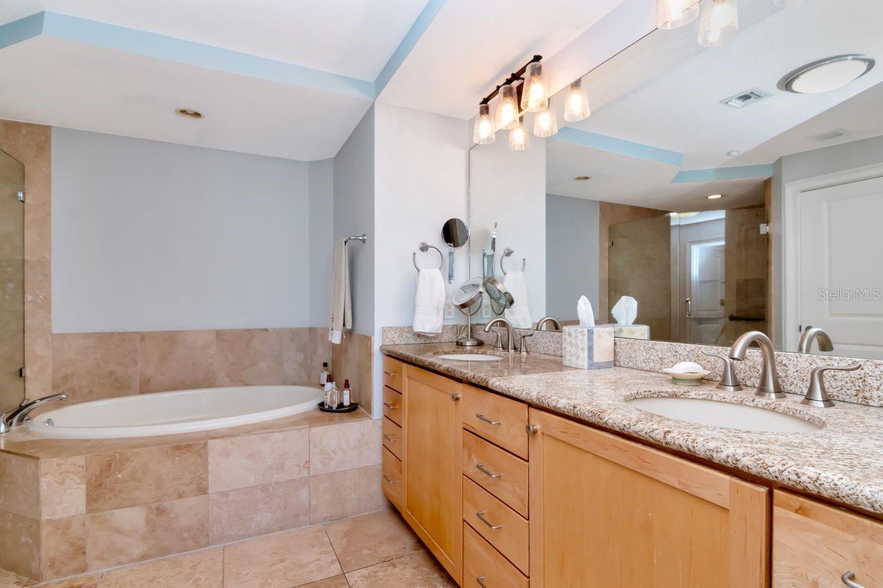 1350 GULF BLVD #301, CLEARWATER BEACH, FL, 33767