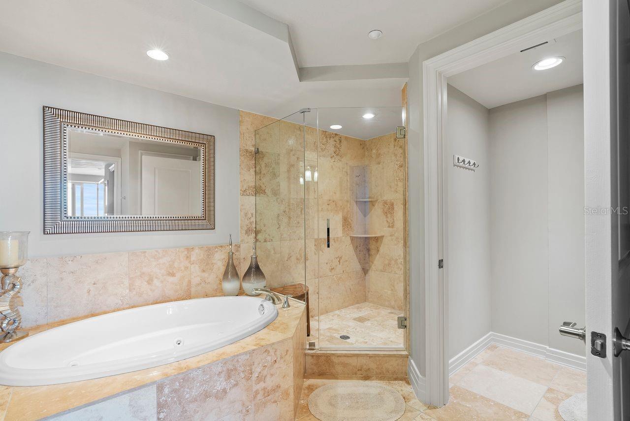 1350 GULF BLVD #301, CLEARWATER BEACH, FL, 33767