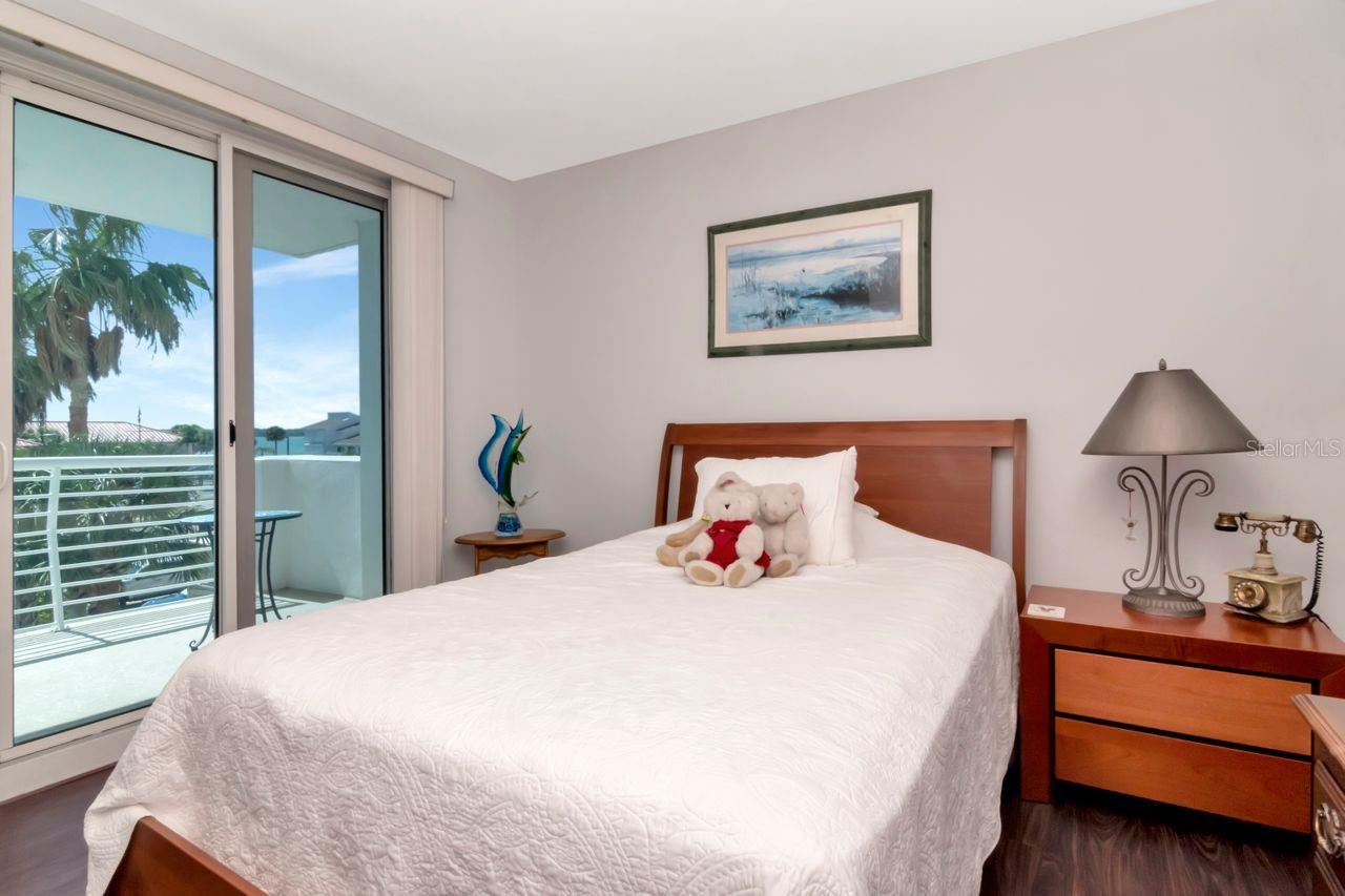 1350 GULF BLVD #301, CLEARWATER BEACH, FL, 33767