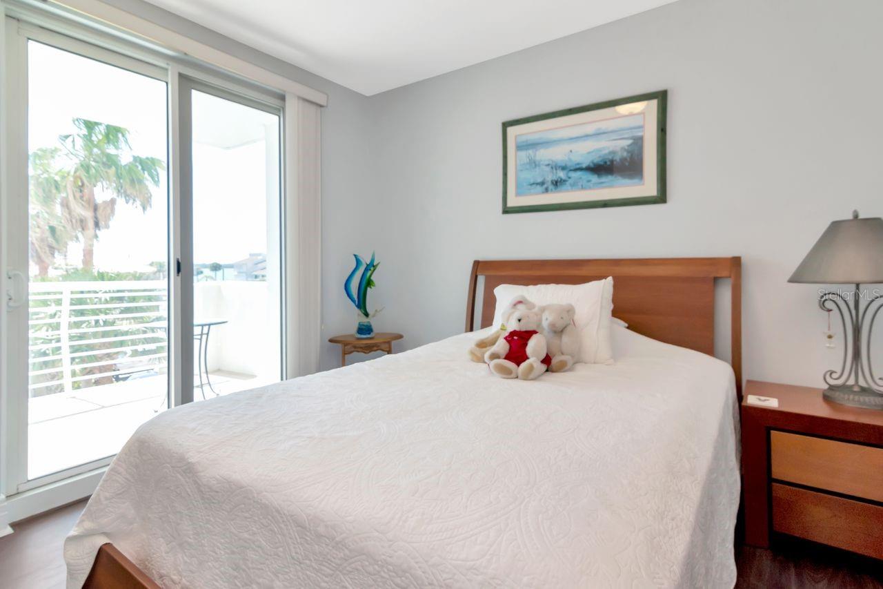 1350 GULF BLVD #301, CLEARWATER BEACH, FL, 33767
