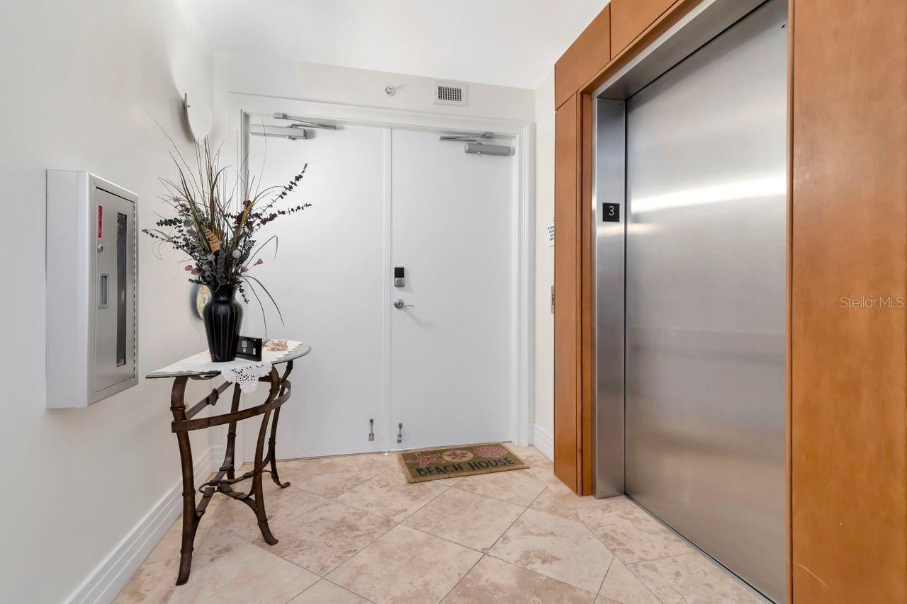 1350 GULF BLVD #301, CLEARWATER BEACH, FL, 33767