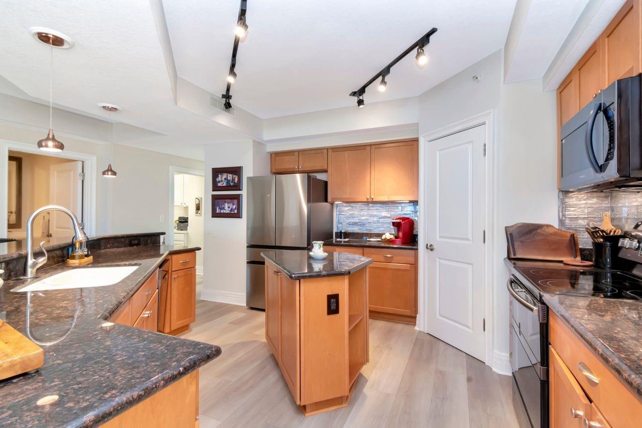 1350 GULF BLVD #301, CLEARWATER BEACH, FL, 33767